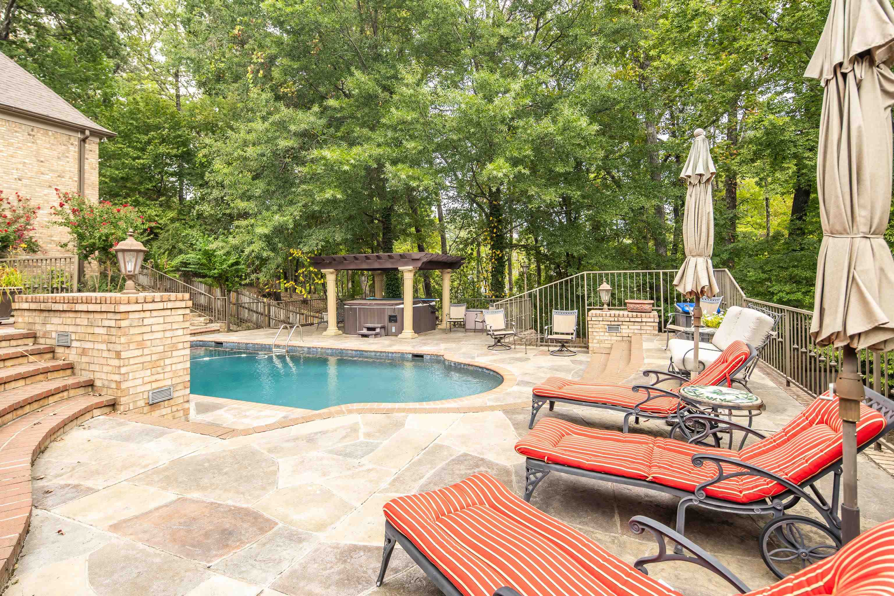 2397 LENNOX DR
