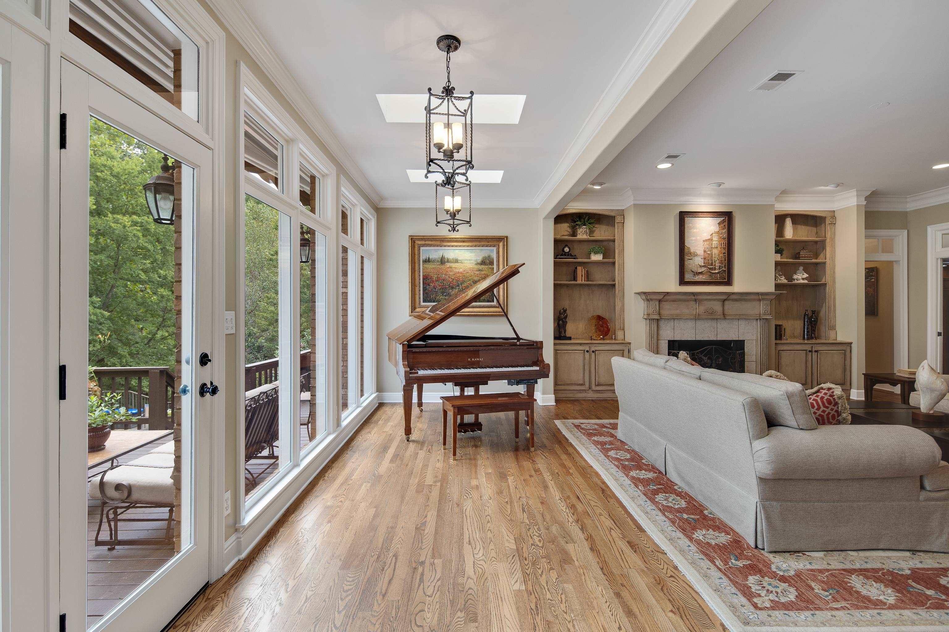 2397 LENNOX DR