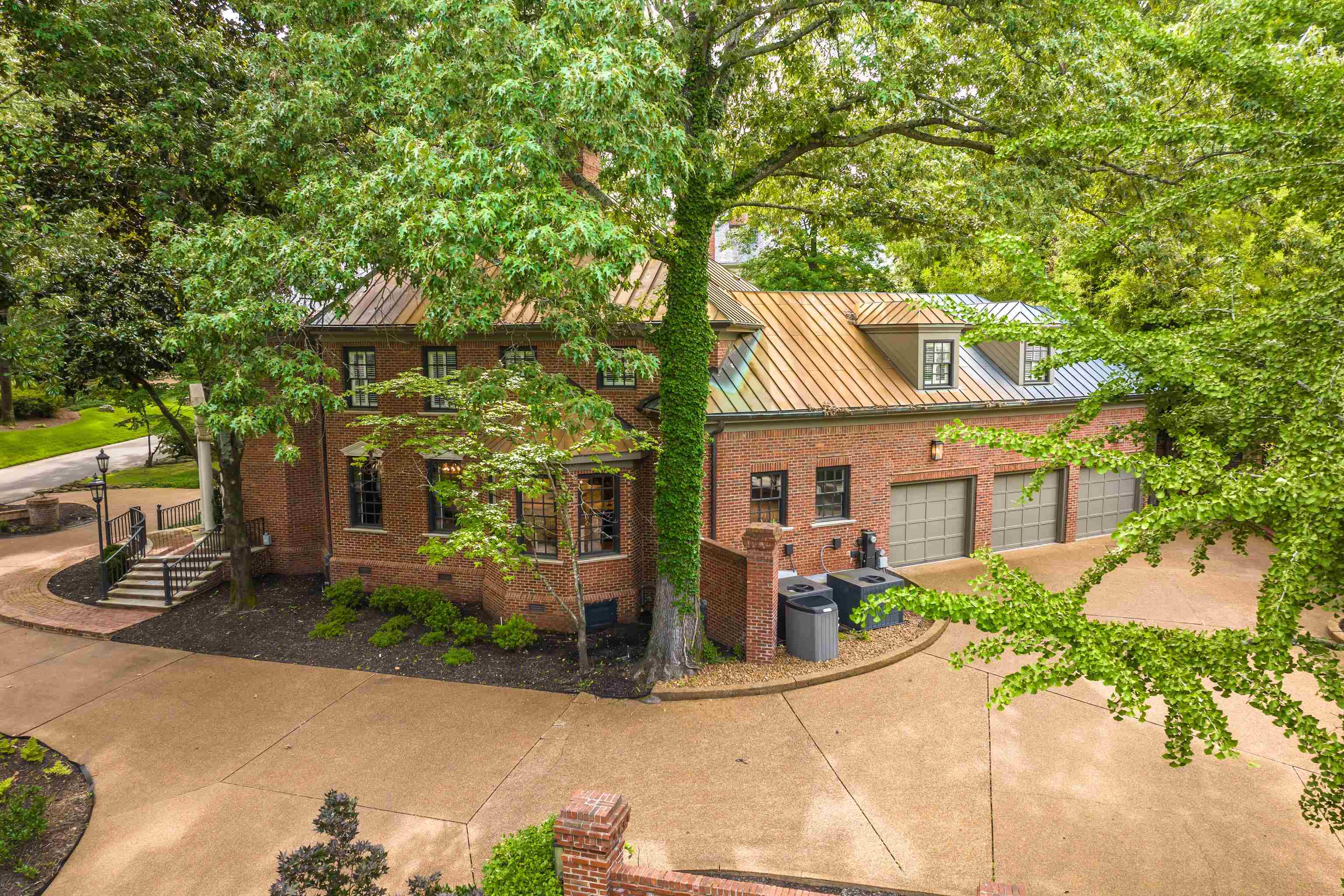 425 N RIVER OAKS RD