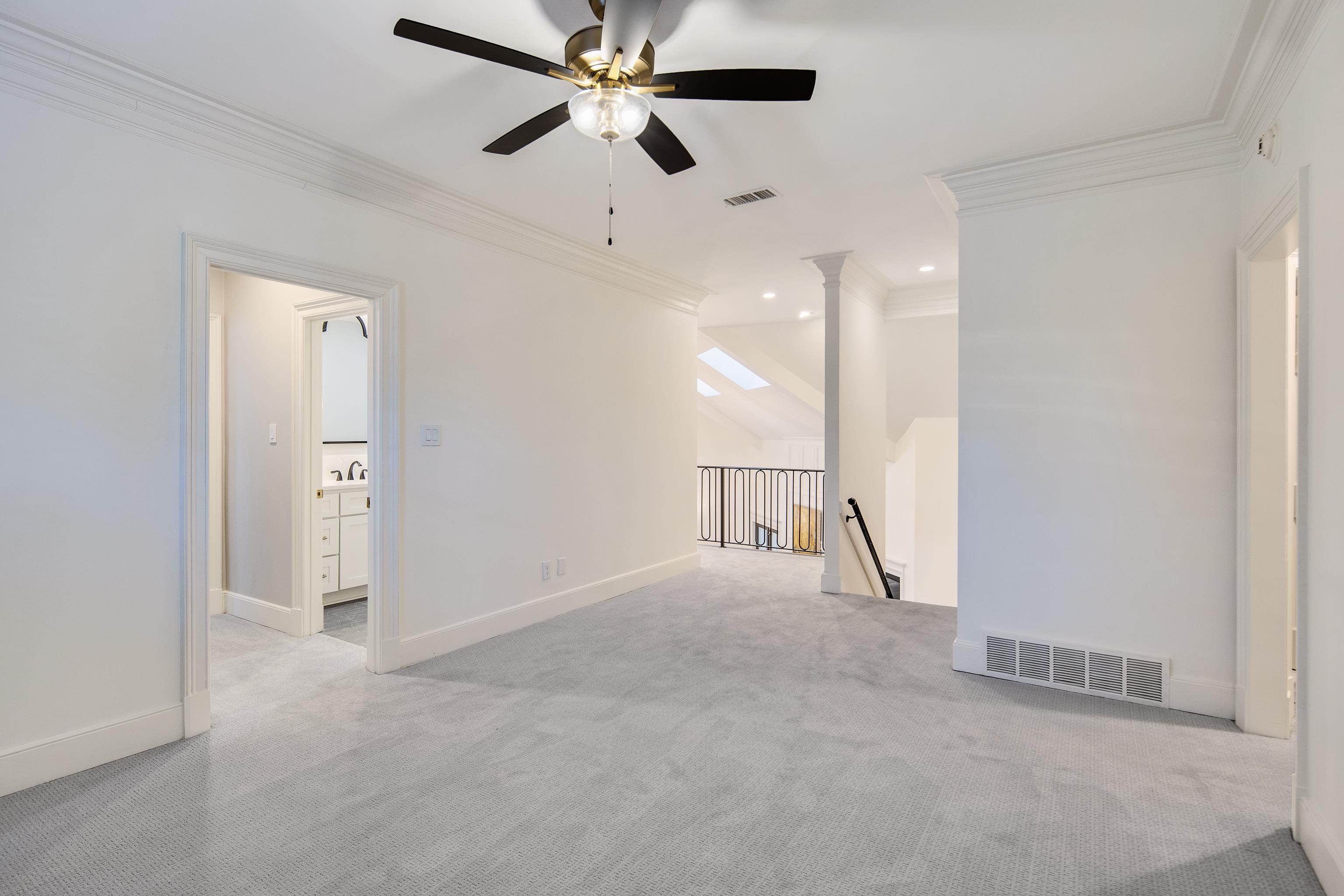 425 N RIVER OAKS RD