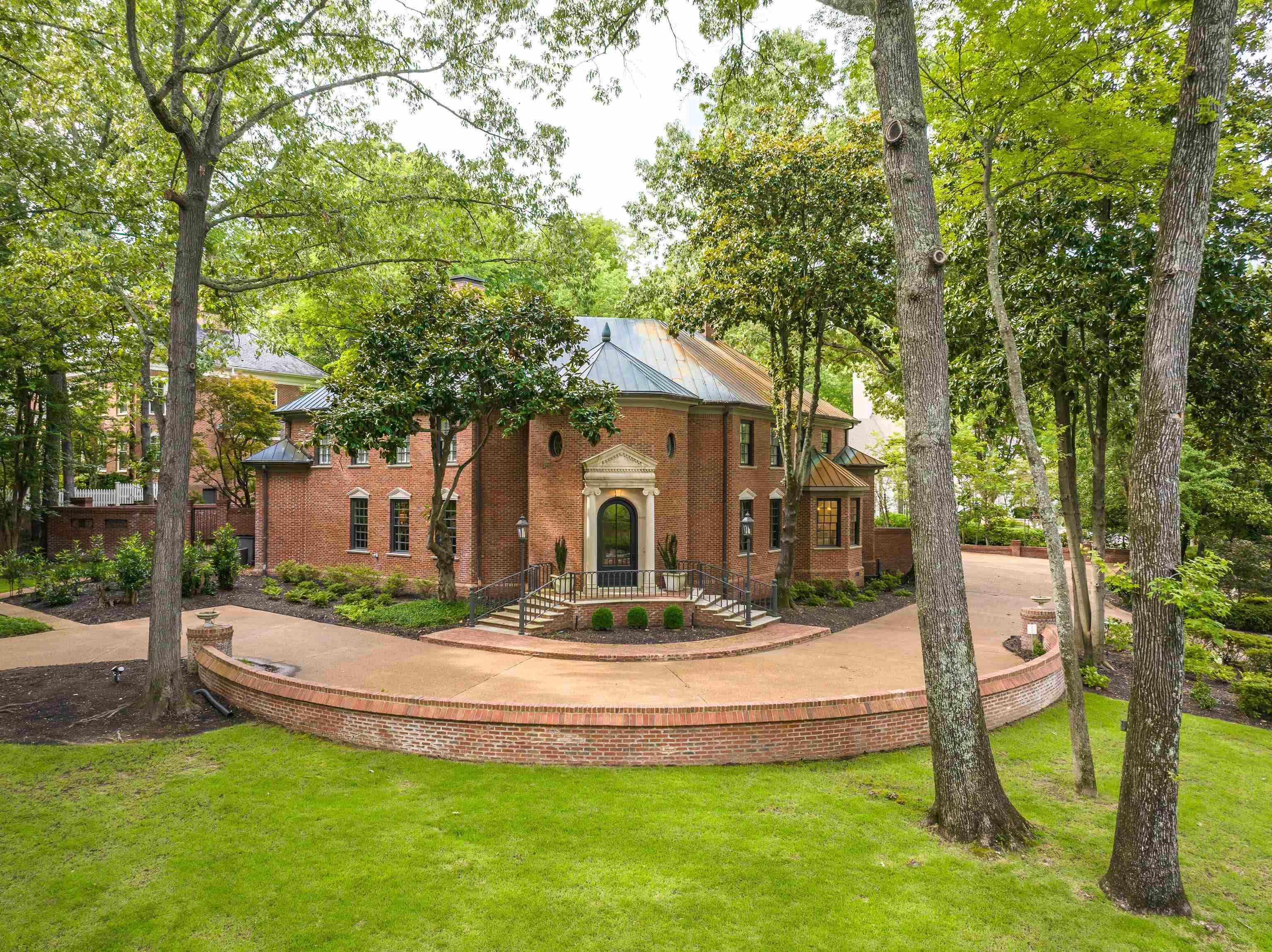 425 N RIVER OAKS RD