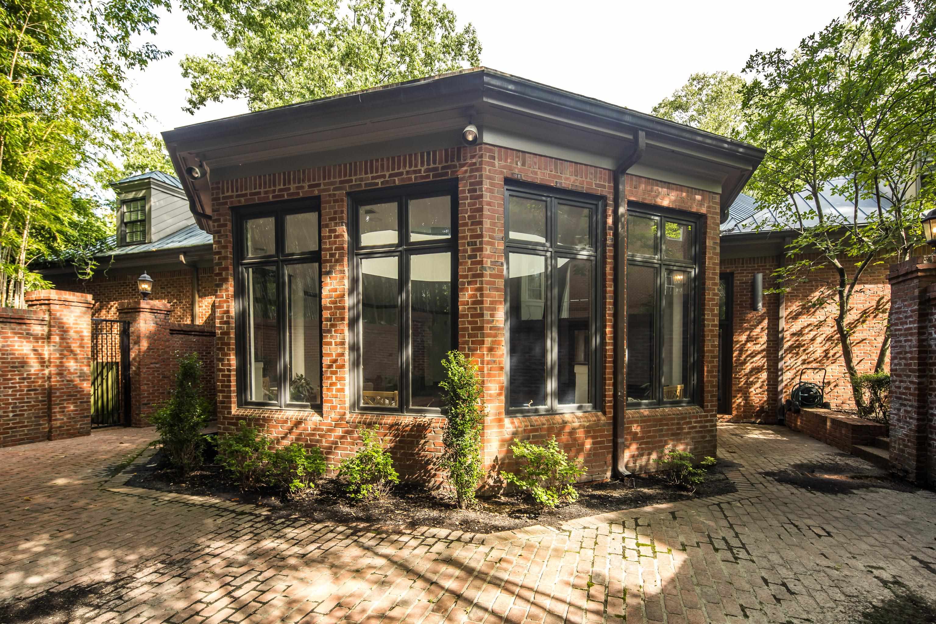 425 N RIVER OAKS RD