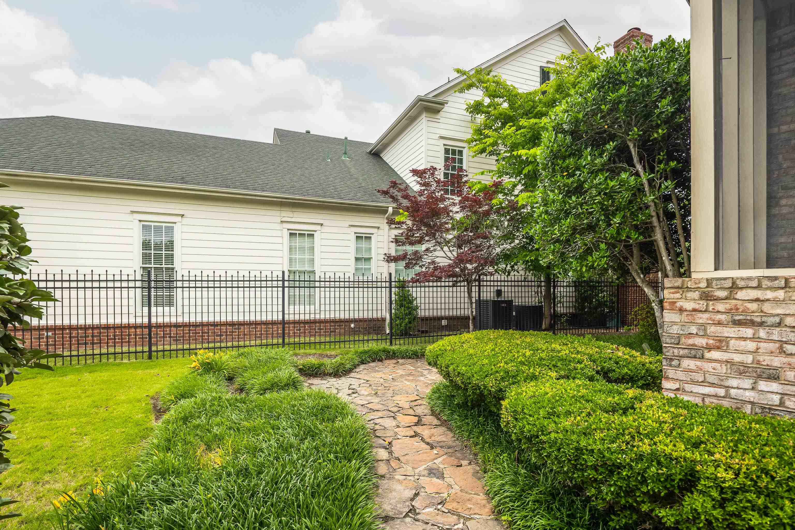 332 MCGINNIS CIR