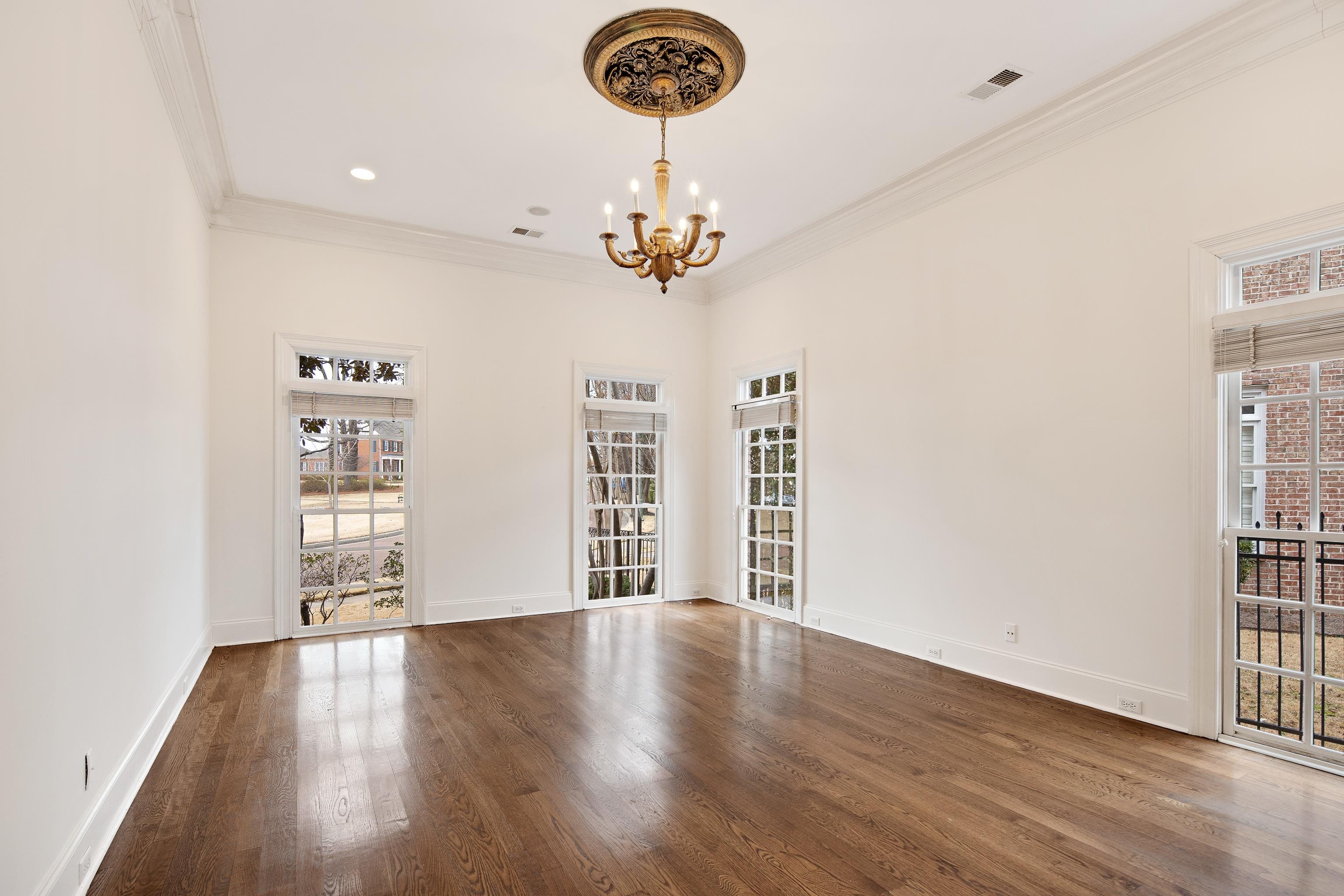 332 MCGINNIS CIR