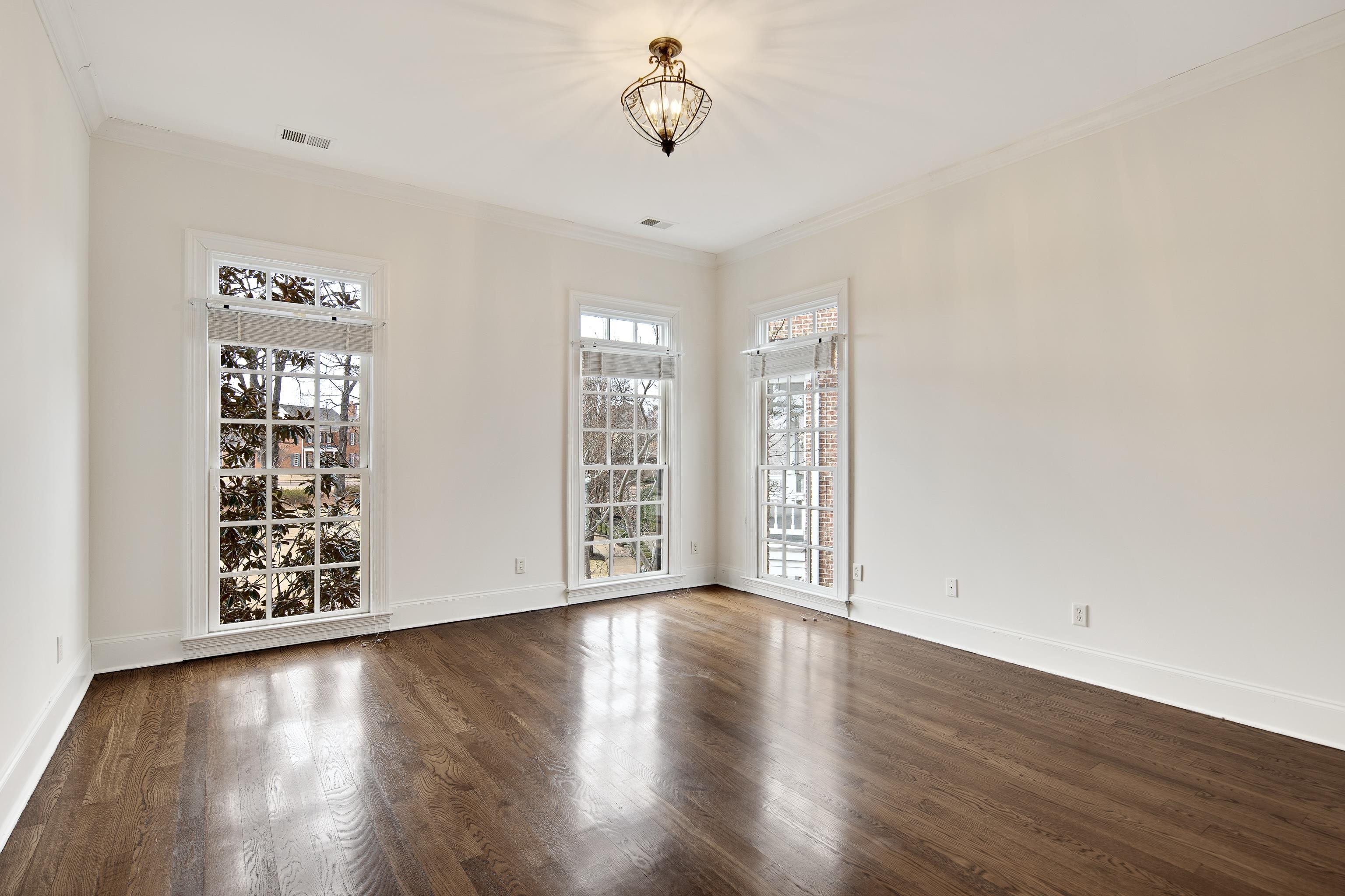 332 MCGINNIS CIR
