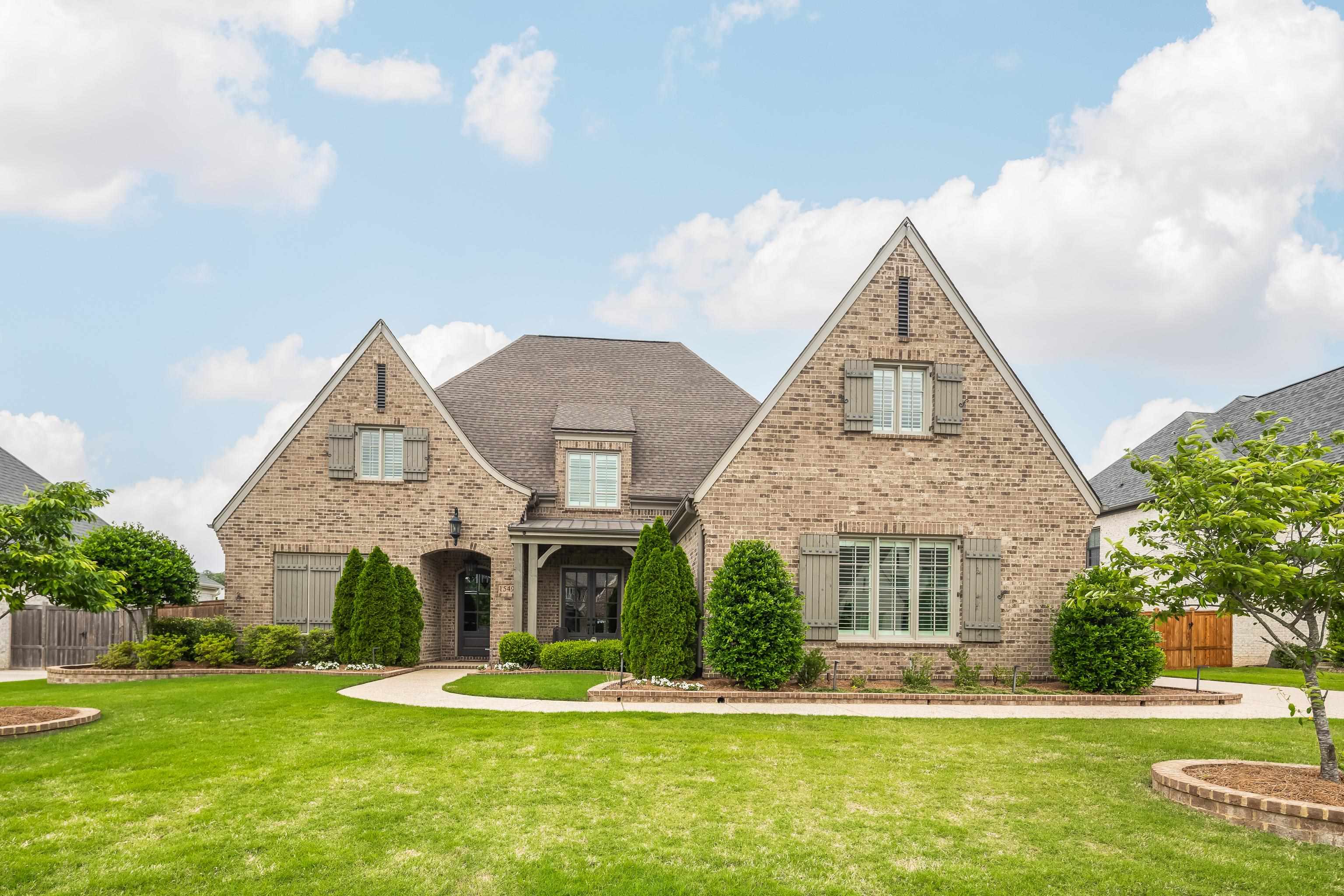 1549 PAINTED HORSE PASS