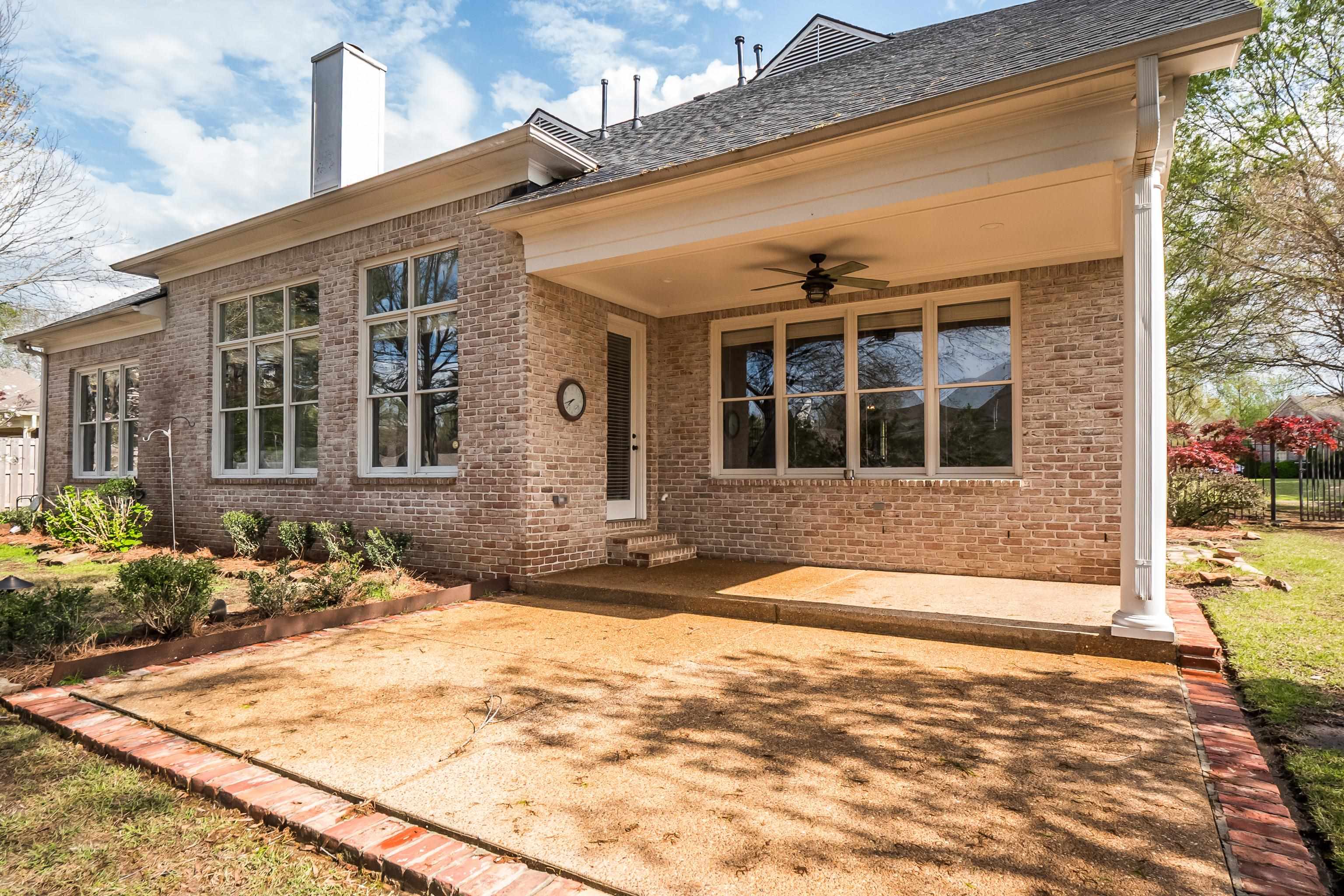 1938 ALMADALE FARMS PKY