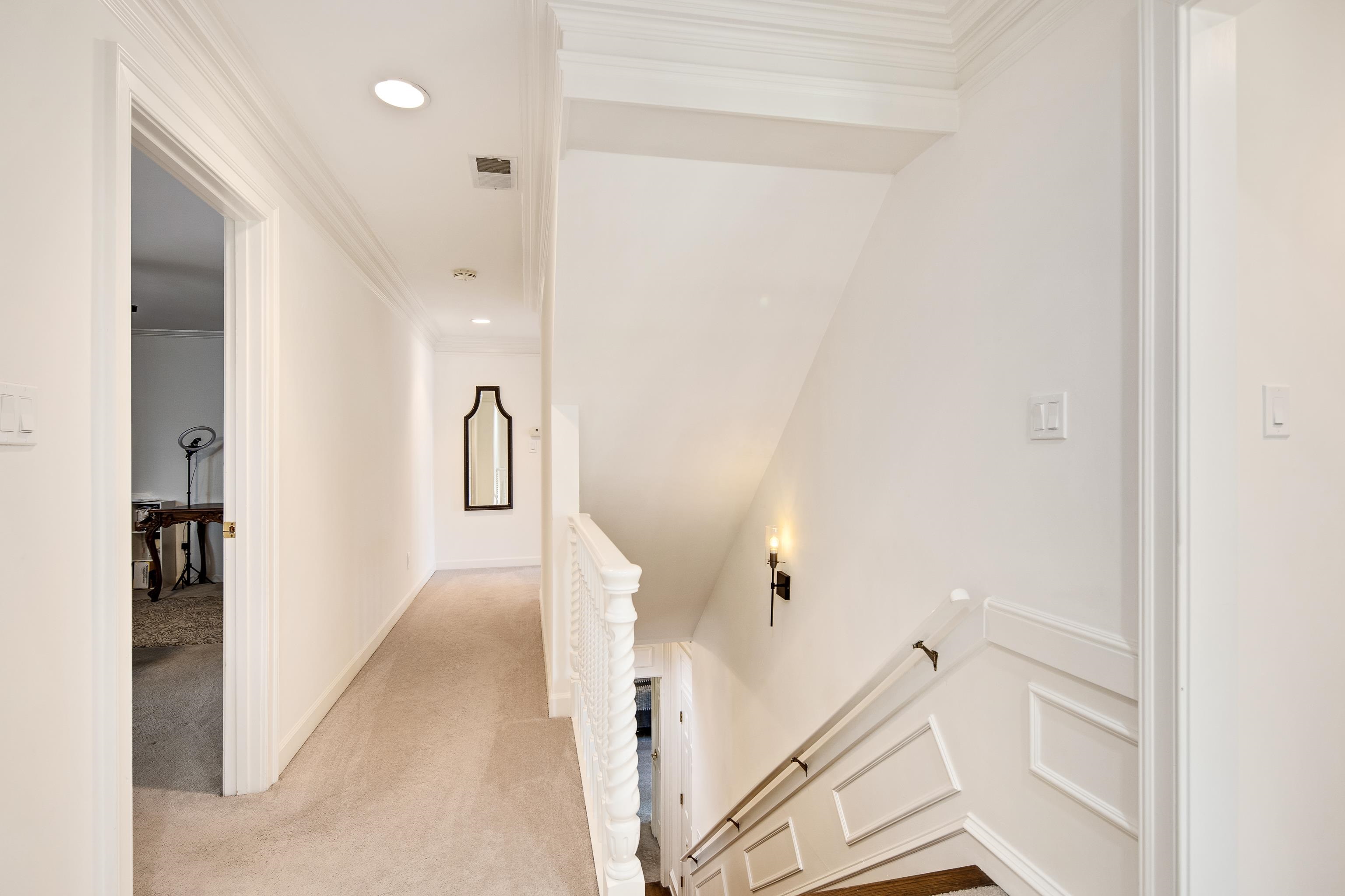 951 W RIVERWALK DR
