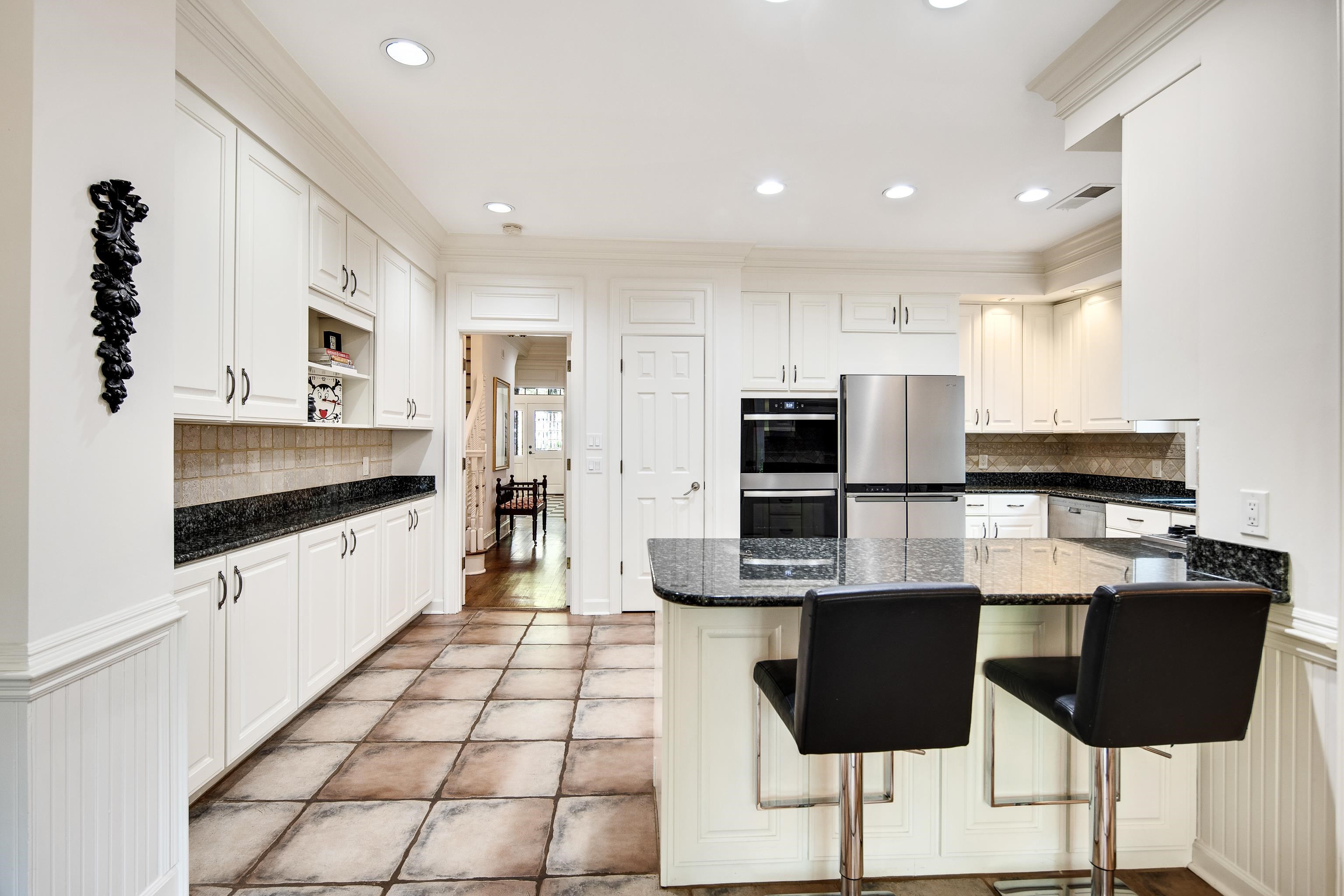 951 W RIVERWALK DR