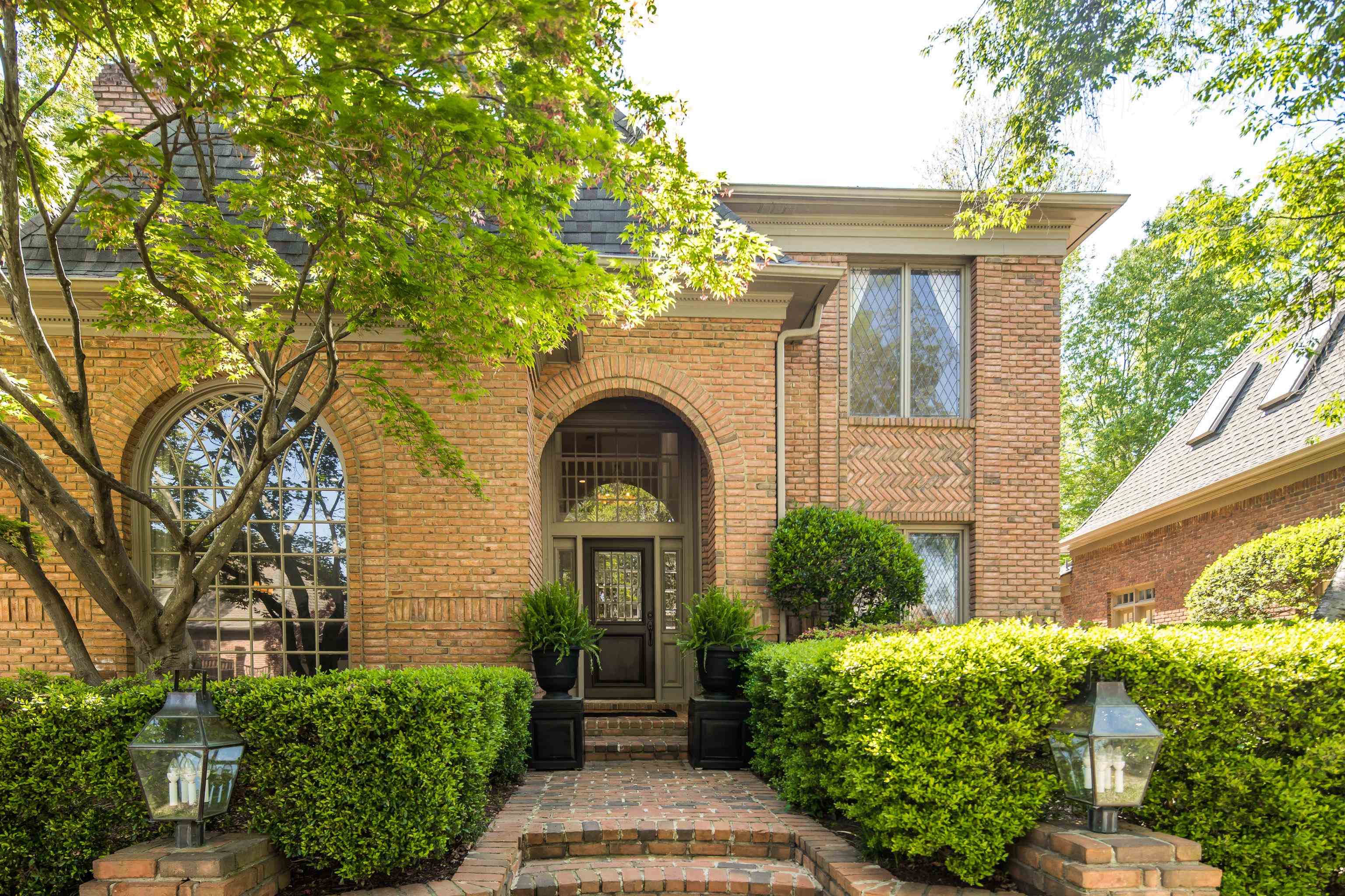 951 W RIVERWALK DR