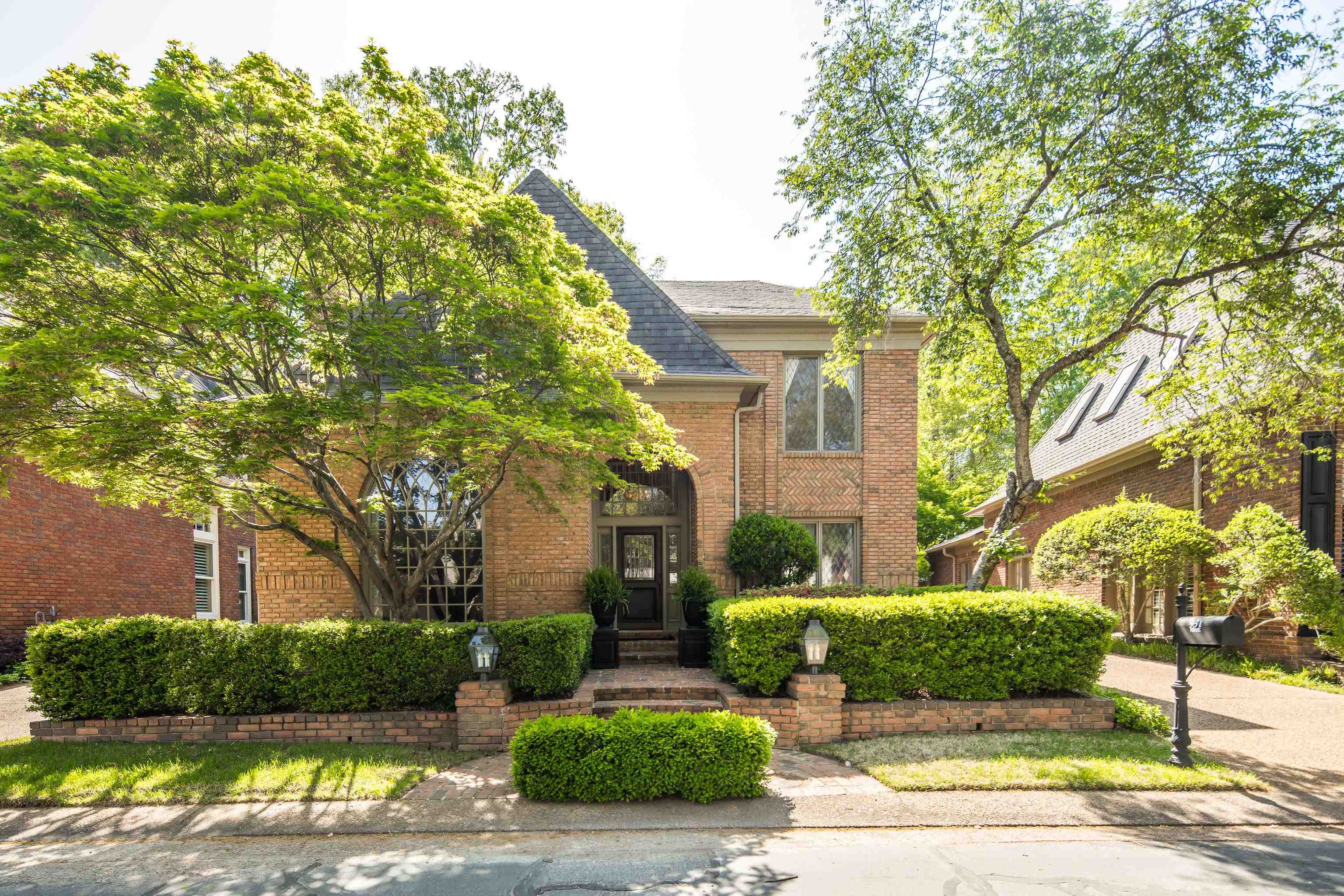 951 W RIVERWALK DR
