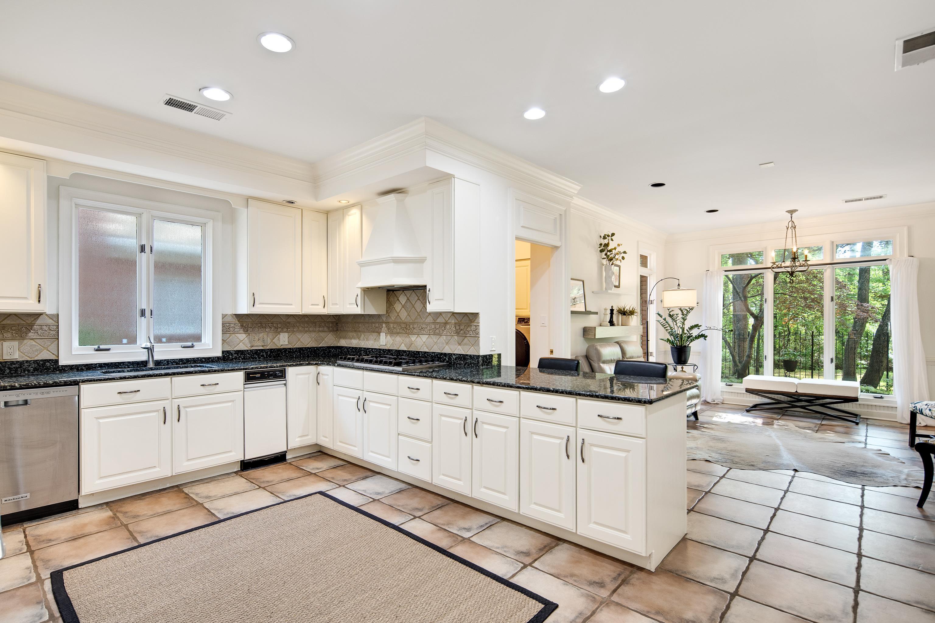 951 W RIVERWALK DR