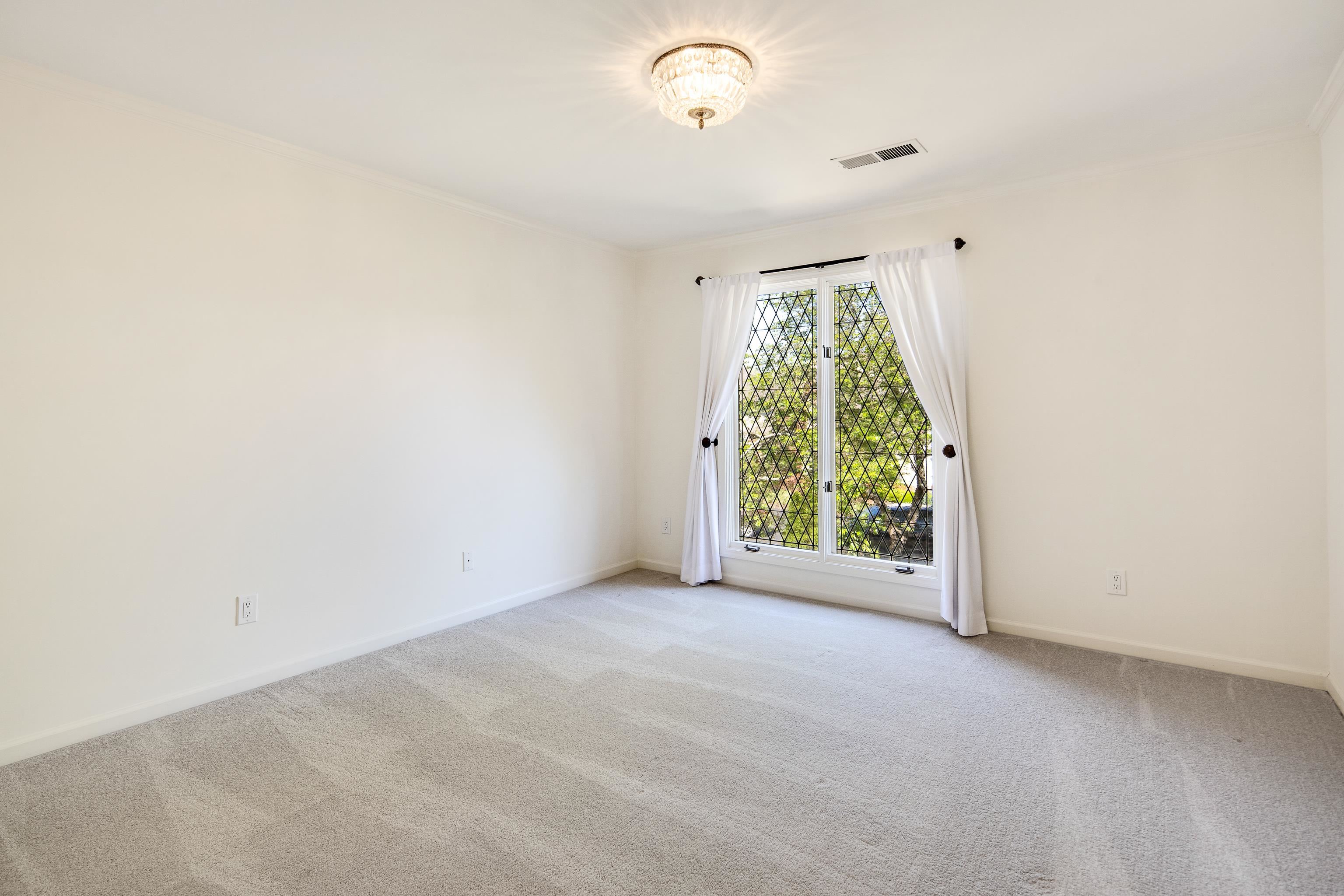951 W RIVERWALK DR