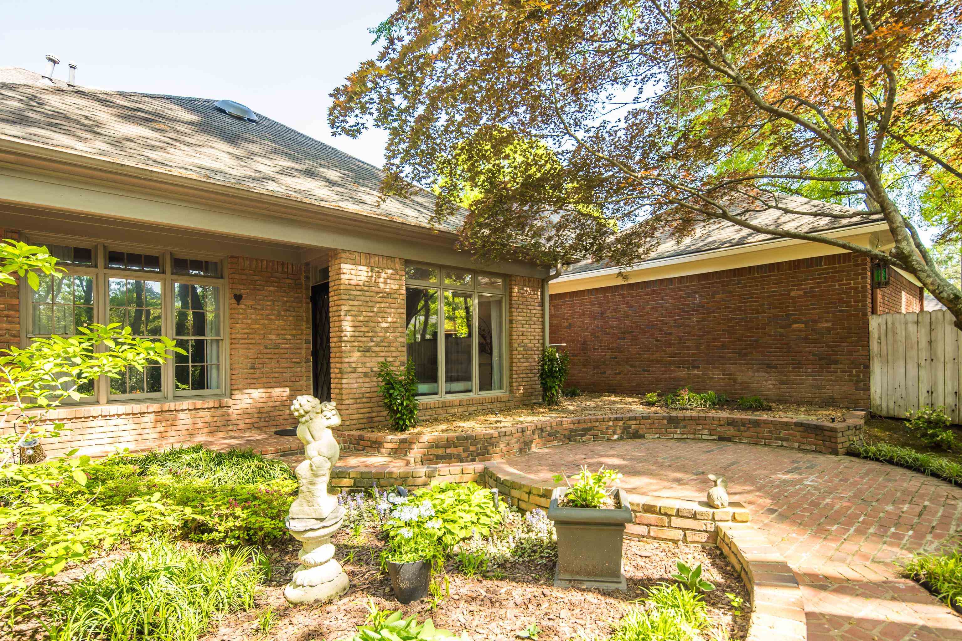 951 W RIVERWALK DR