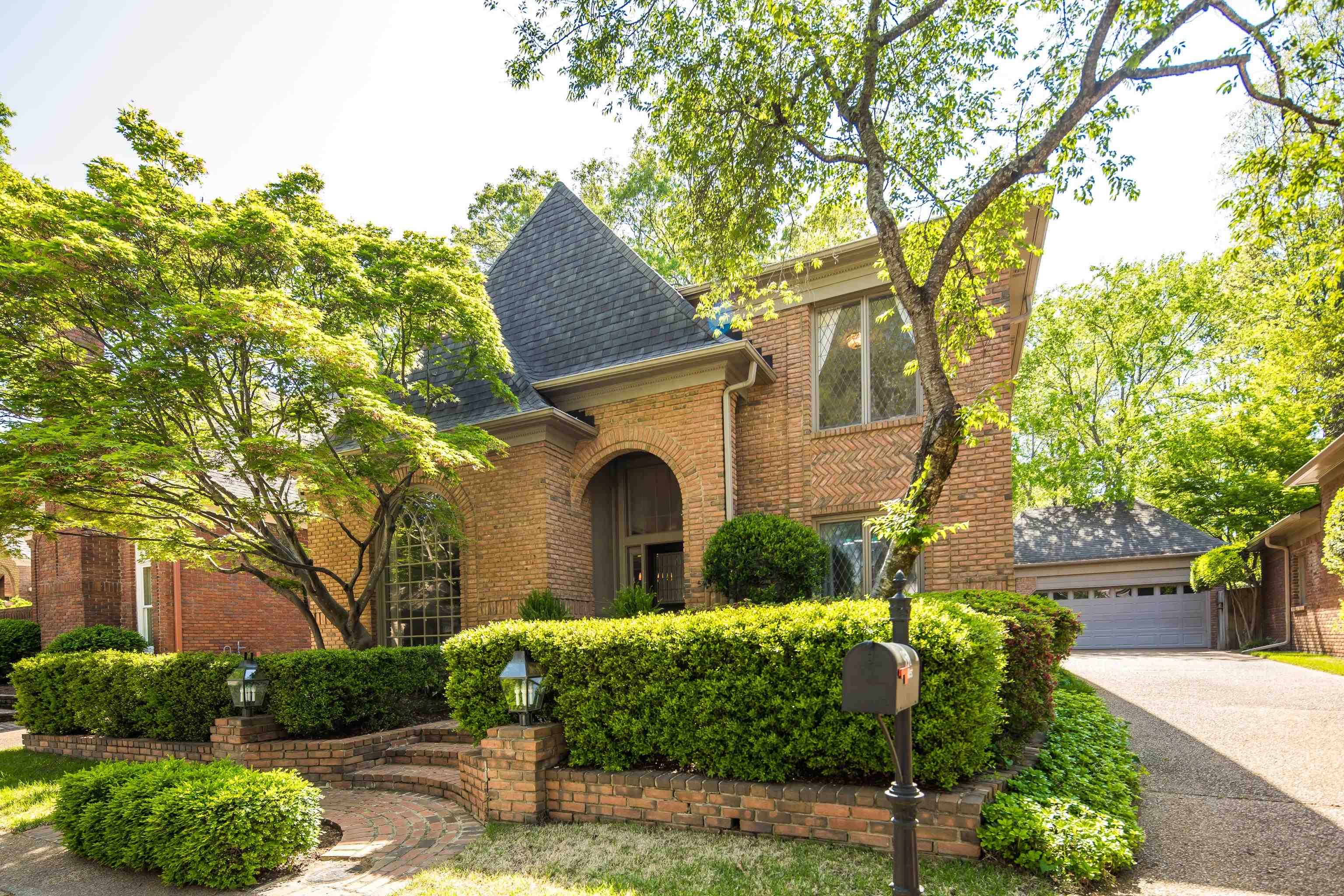 951 W RIVERWALK DR