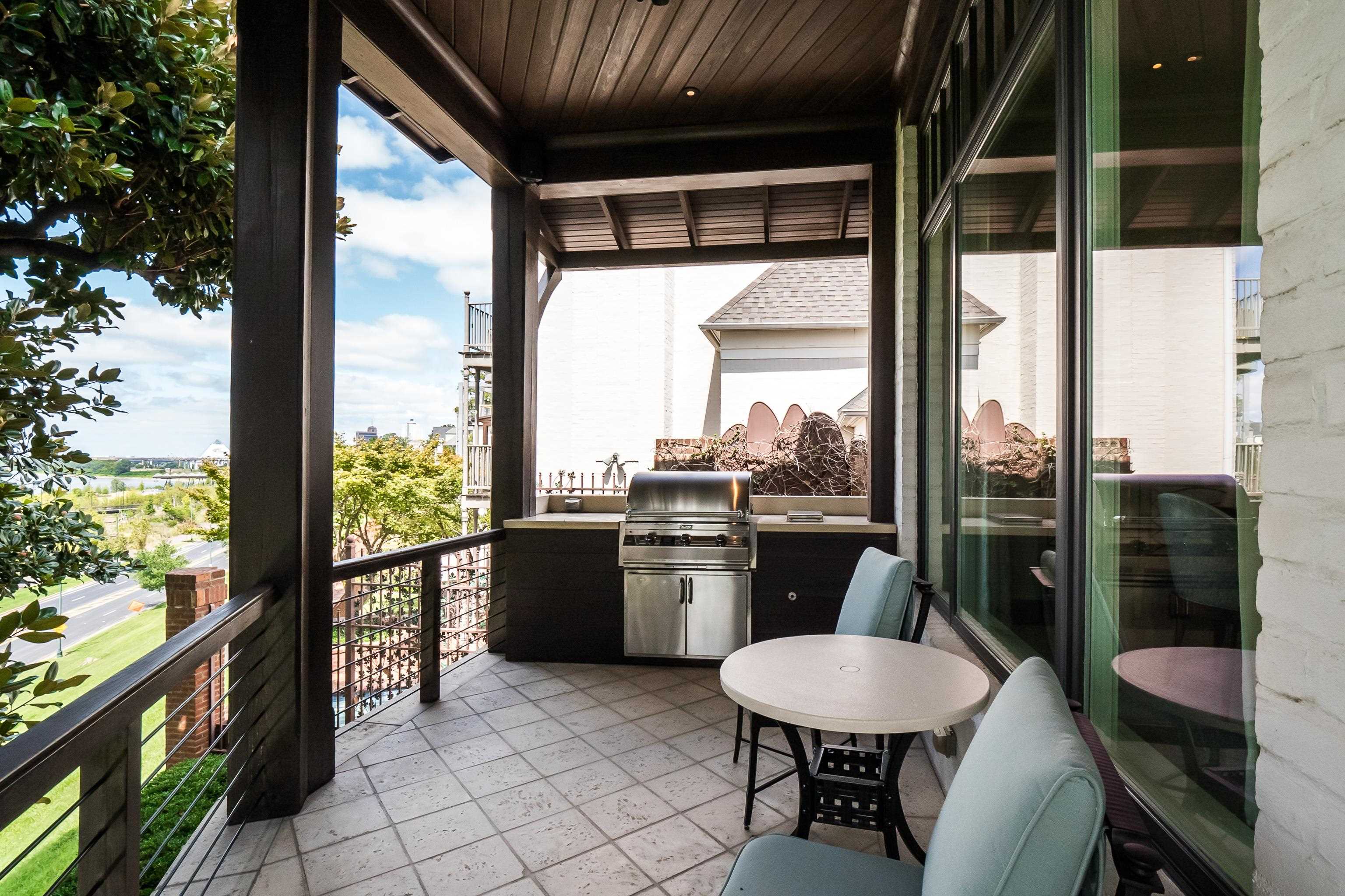 551 MAGNOLIA MOUND DR