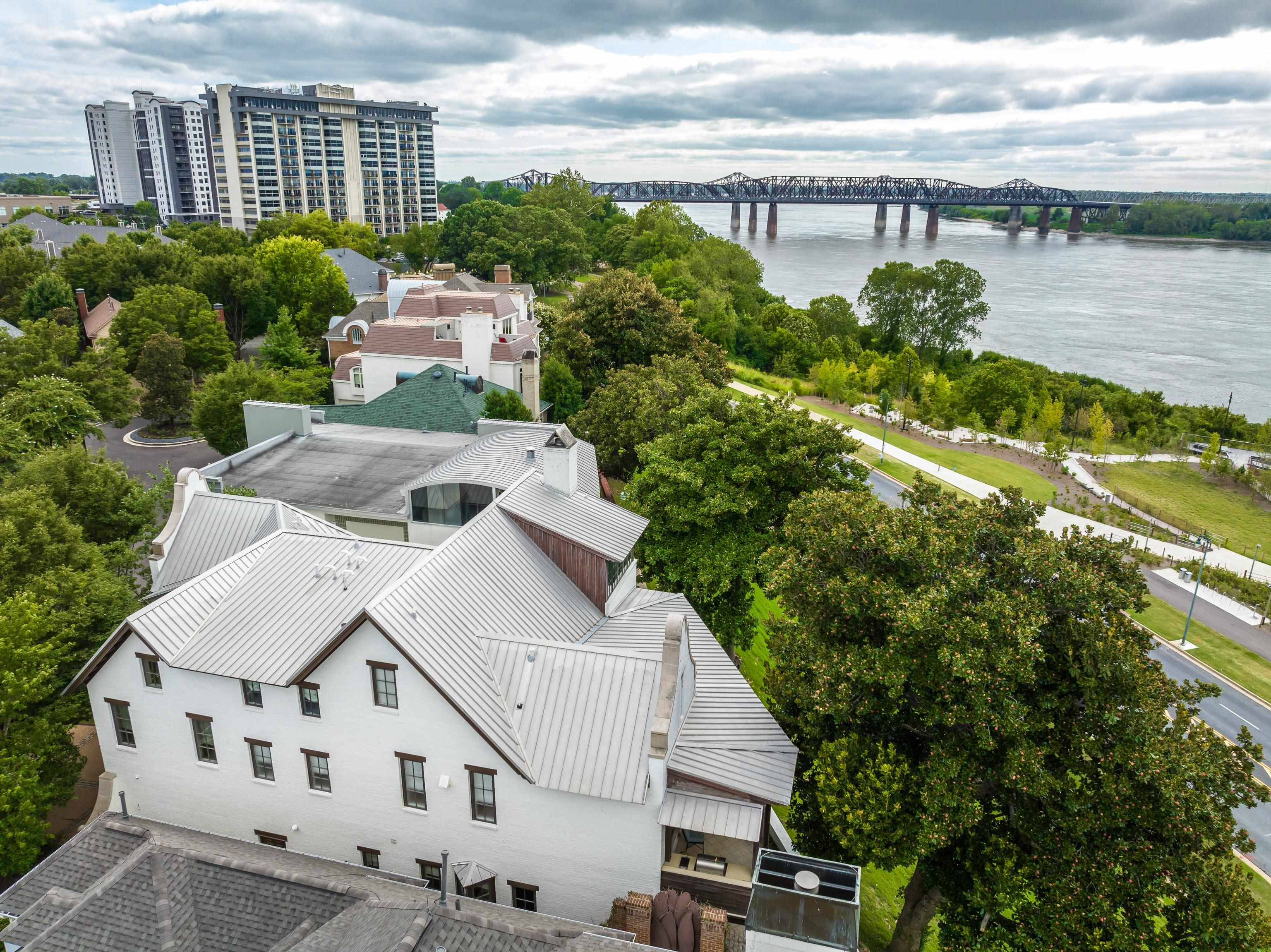 551 MAGNOLIA MOUND DR