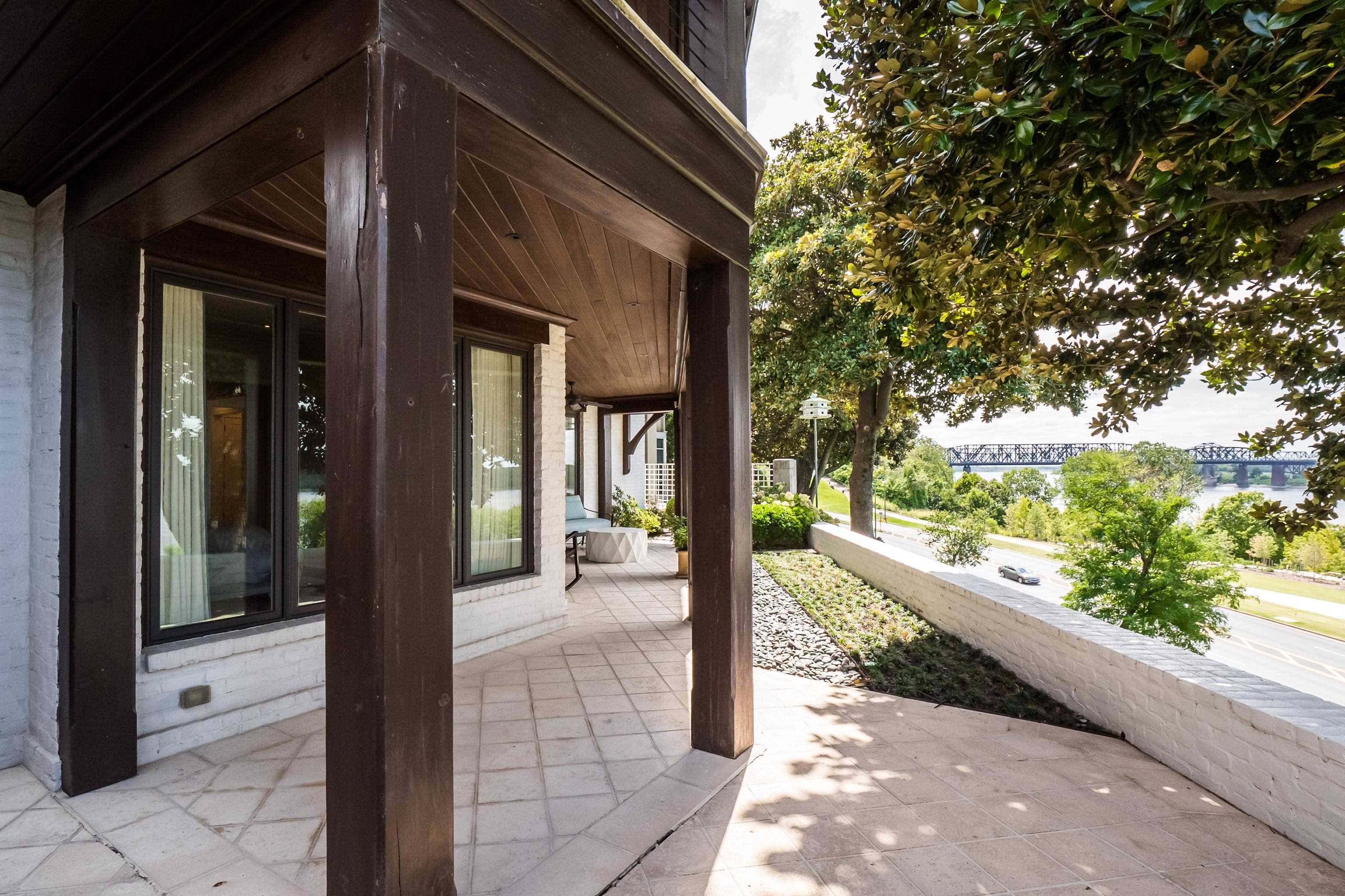 551 MAGNOLIA MOUND DR