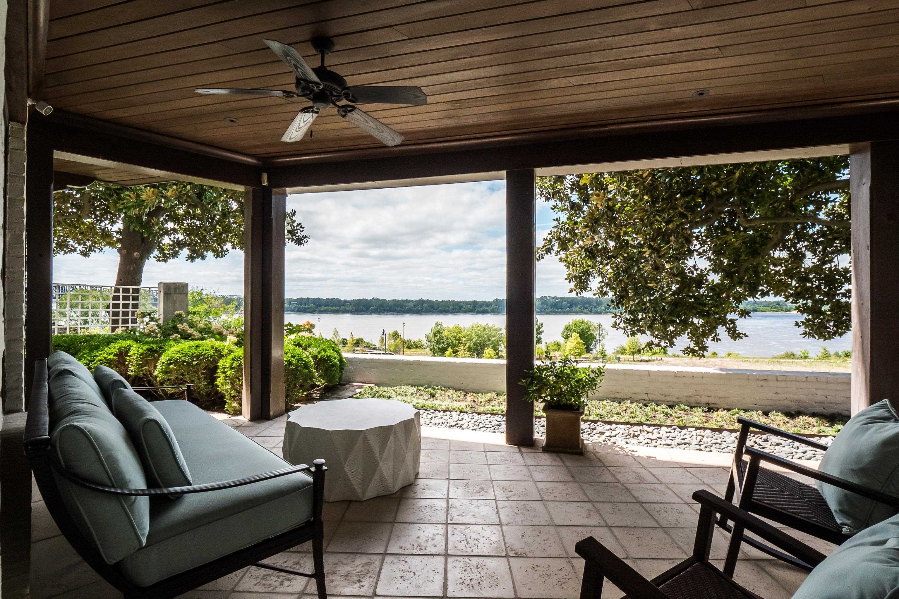 551 MAGNOLIA MOUND DR