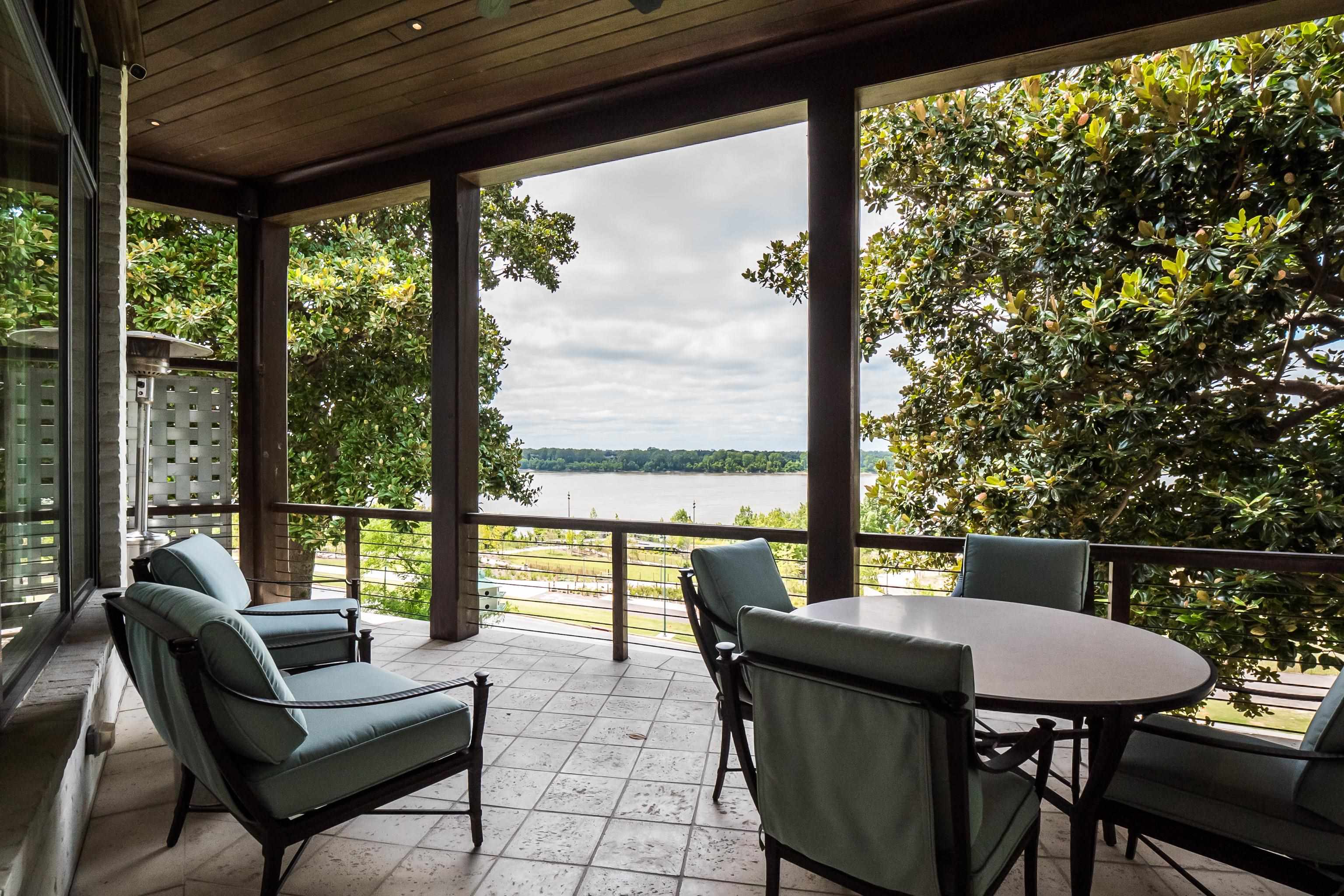 551 MAGNOLIA MOUND DR