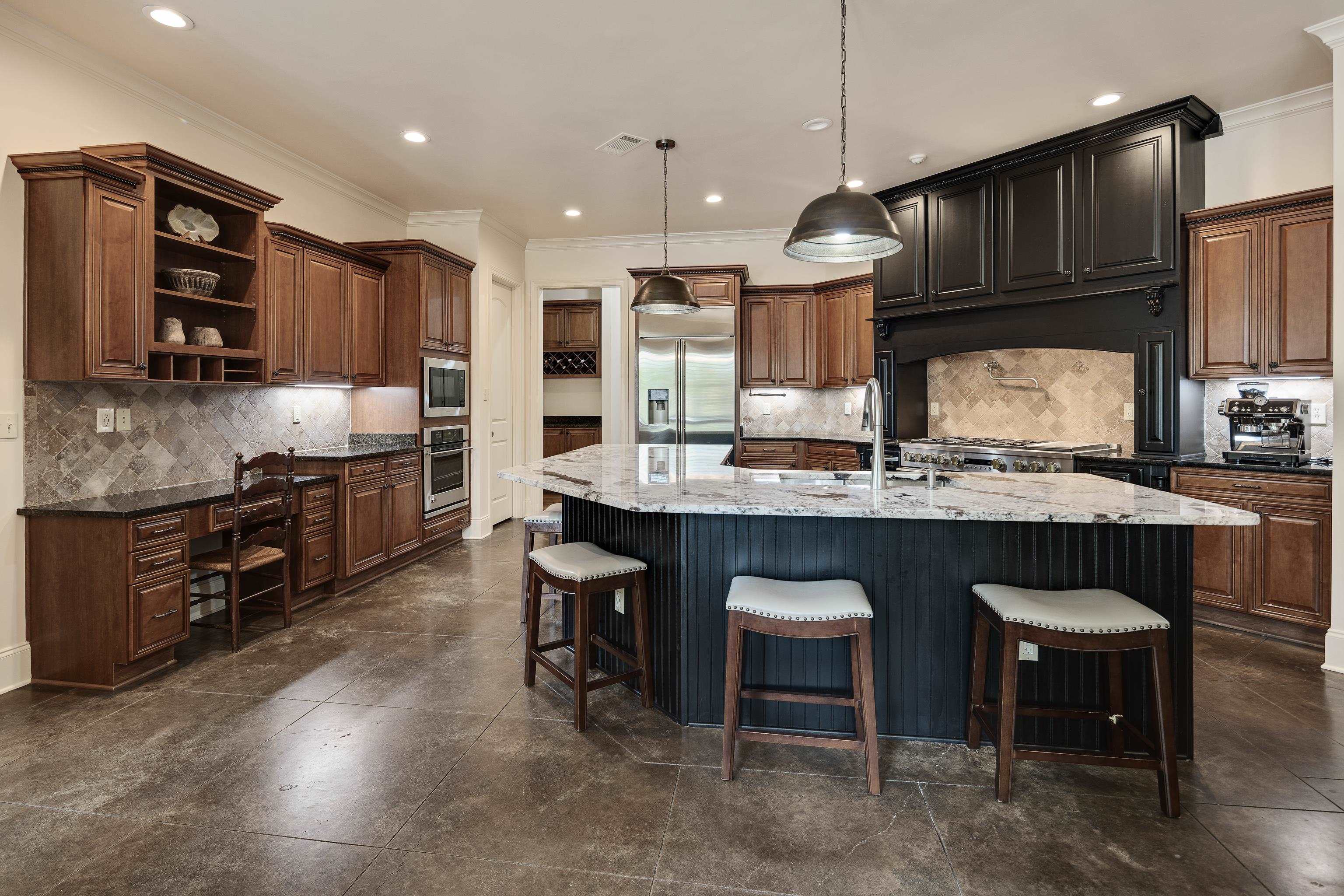 3094 DEVONSHIRE WAY