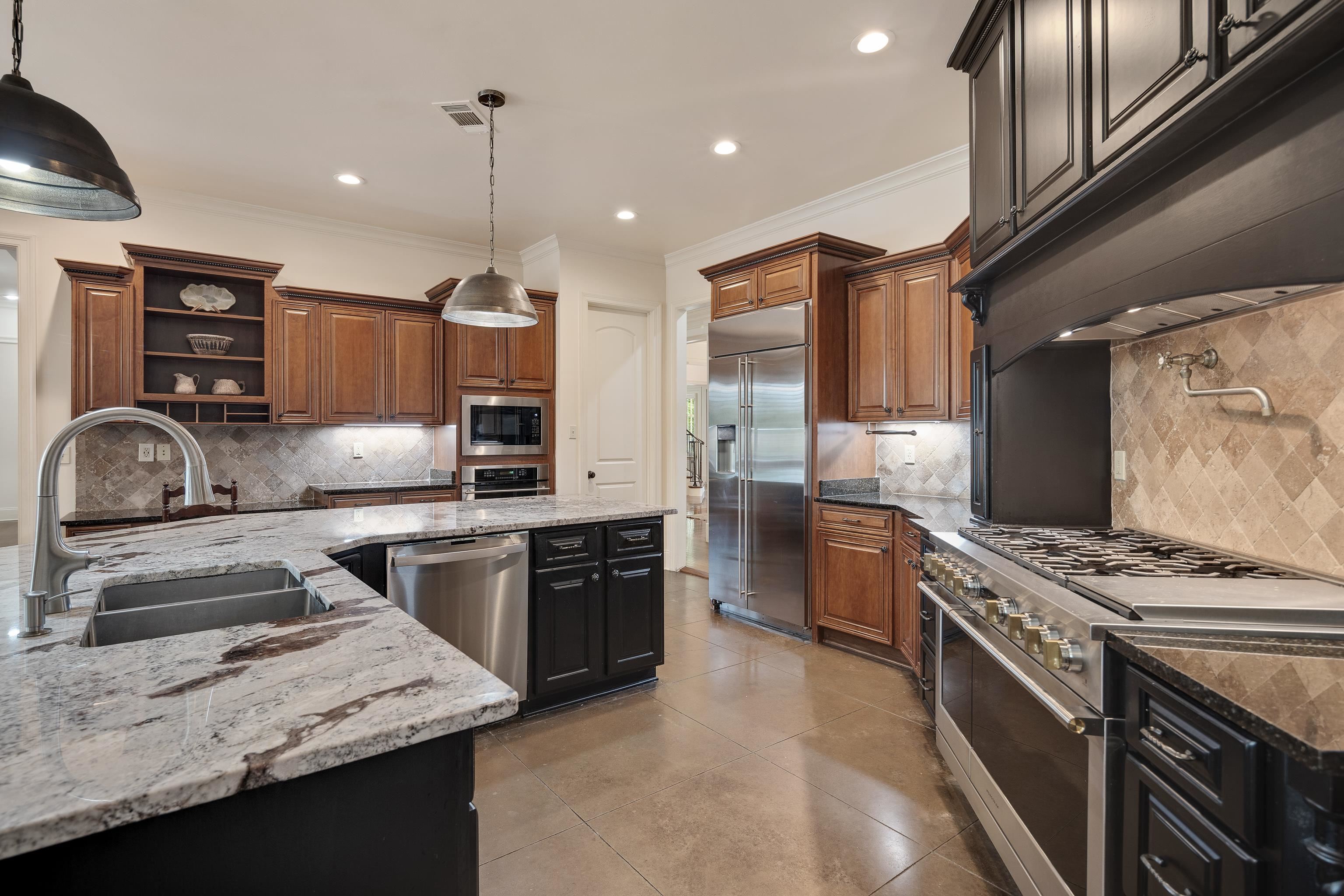 3094 DEVONSHIRE WAY