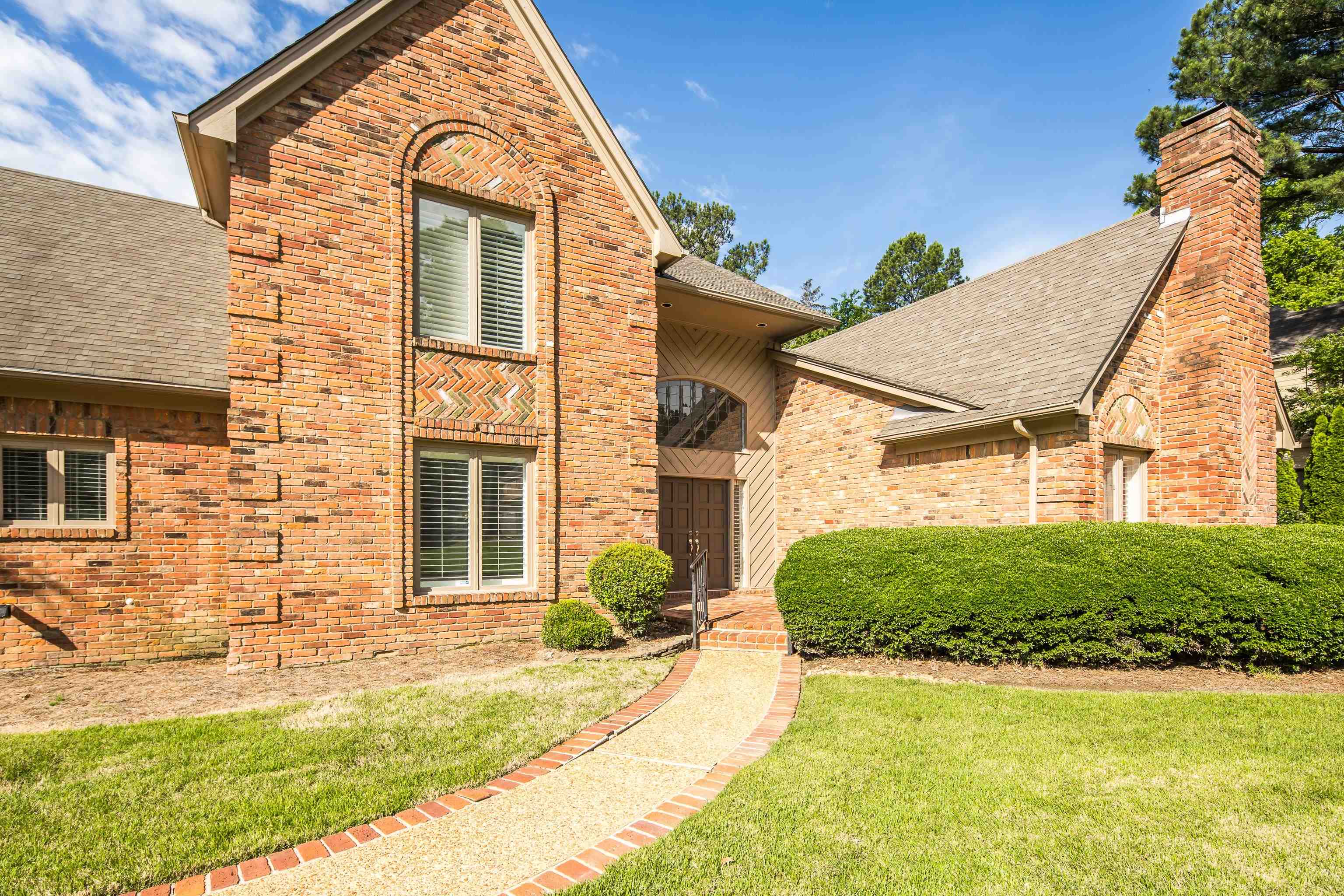 8621 RAVENCLIFF CV