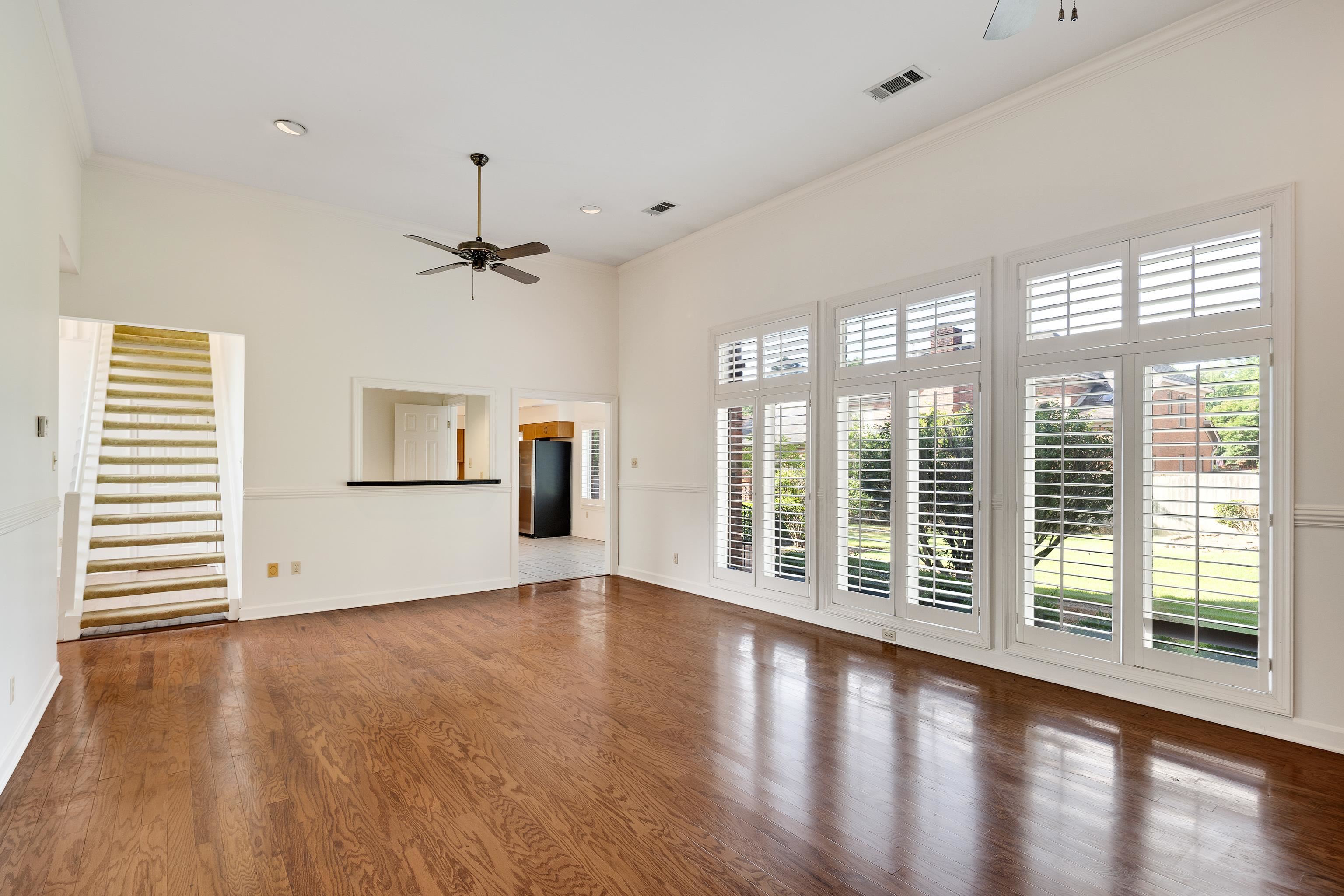 8621 RAVENCLIFF CV