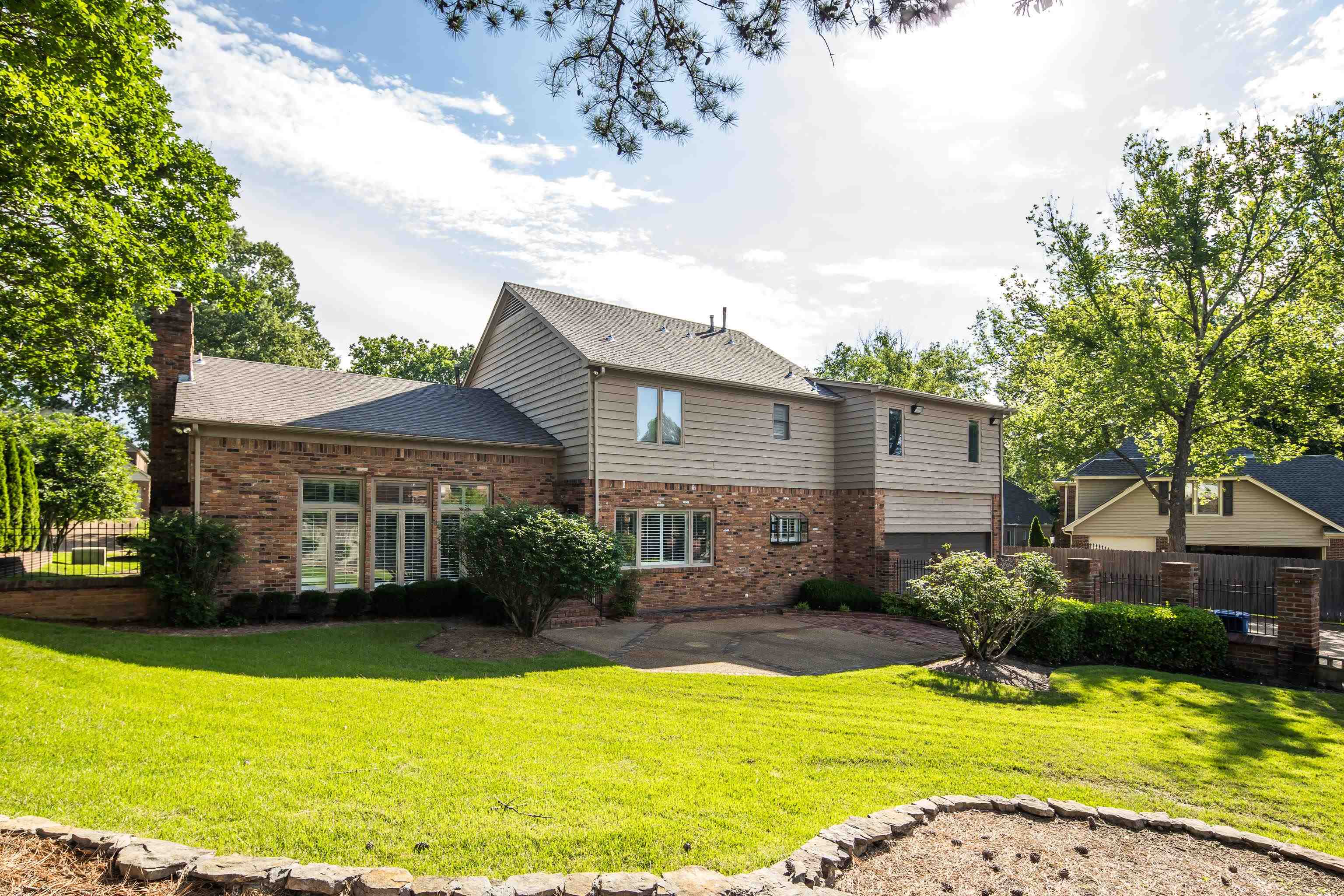 8621 RAVENCLIFF CV