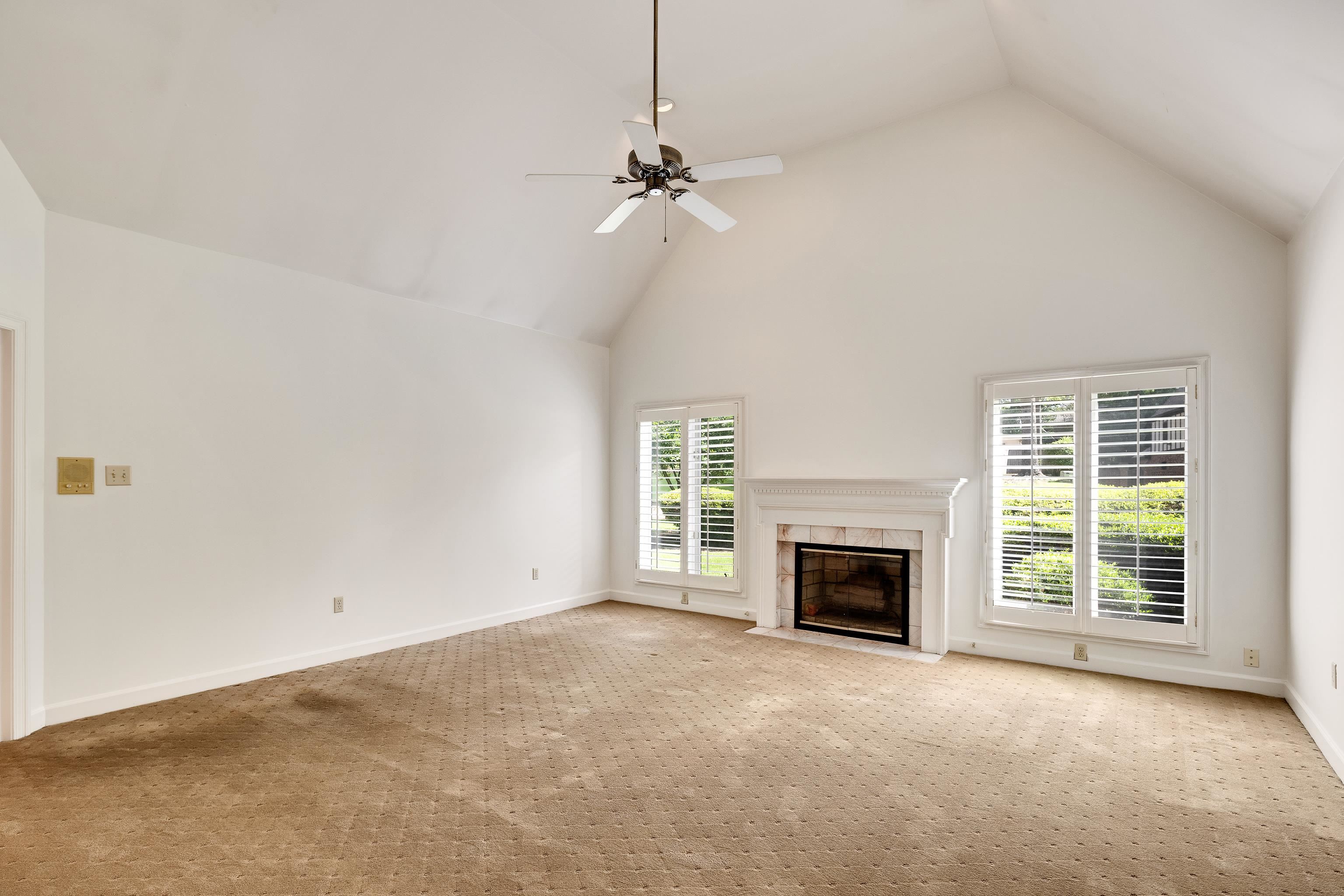 8621 RAVENCLIFF CV
