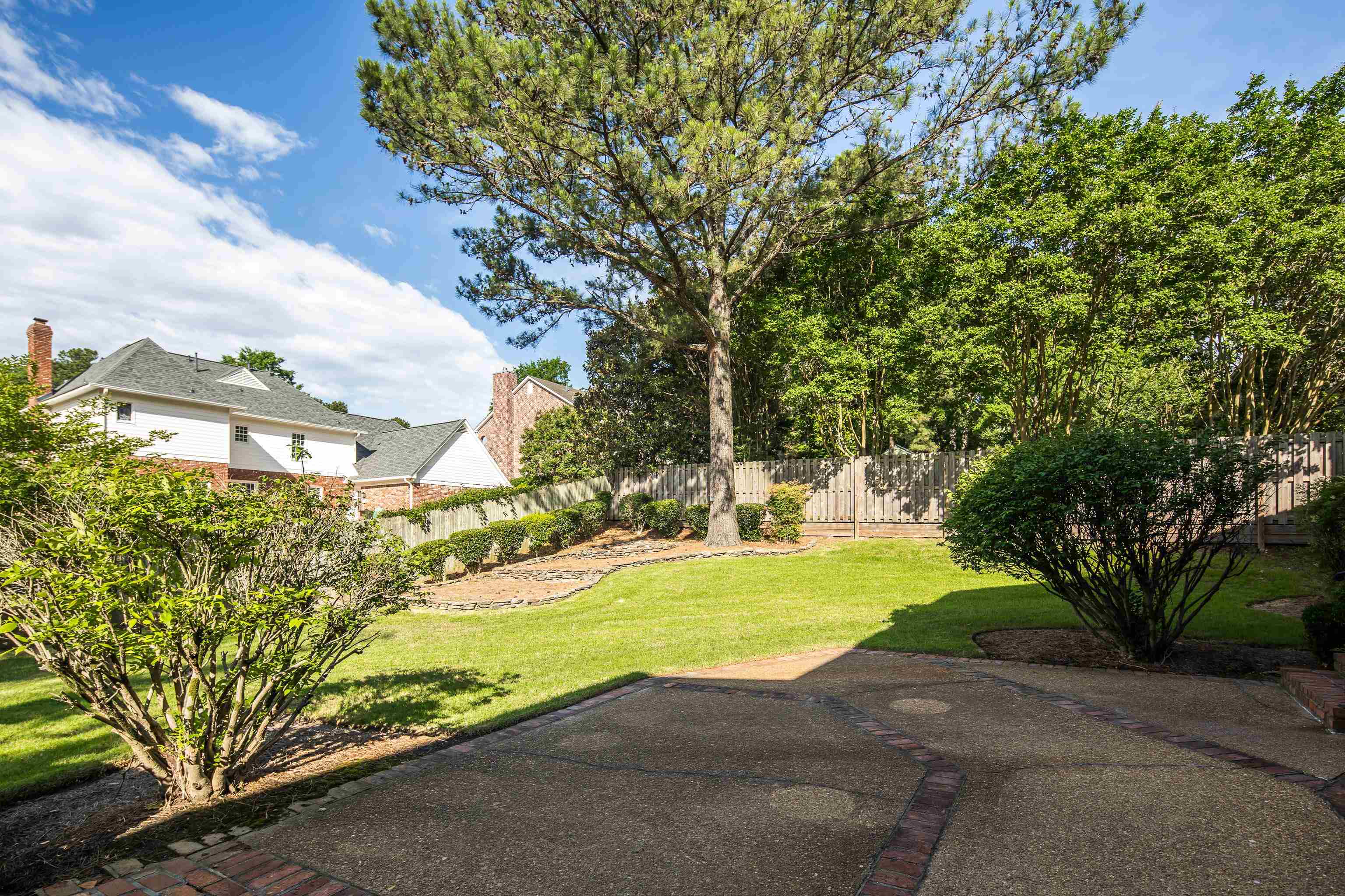 8621 RAVENCLIFF CV