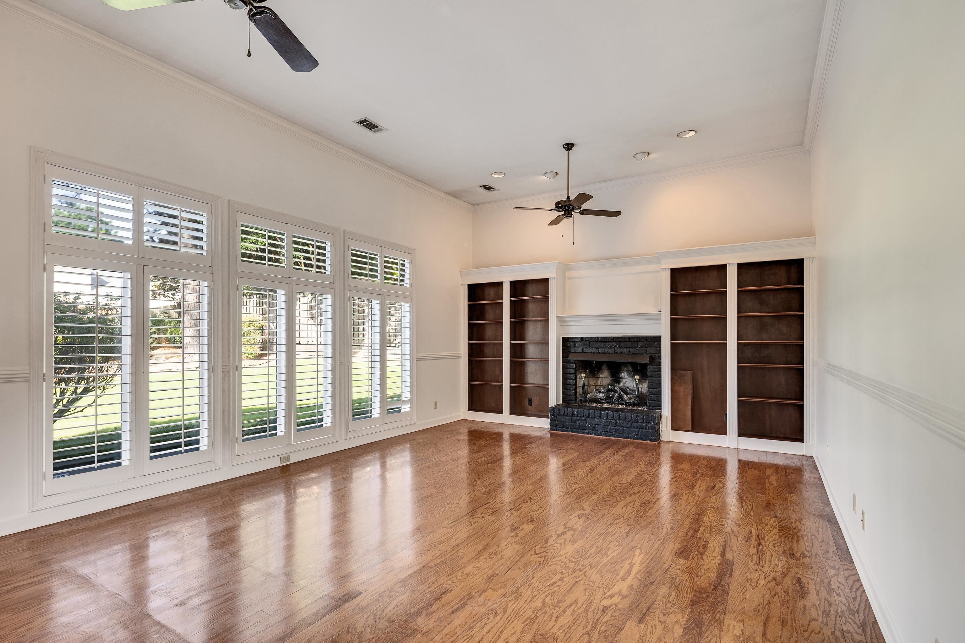 8621 RAVENCLIFF CV