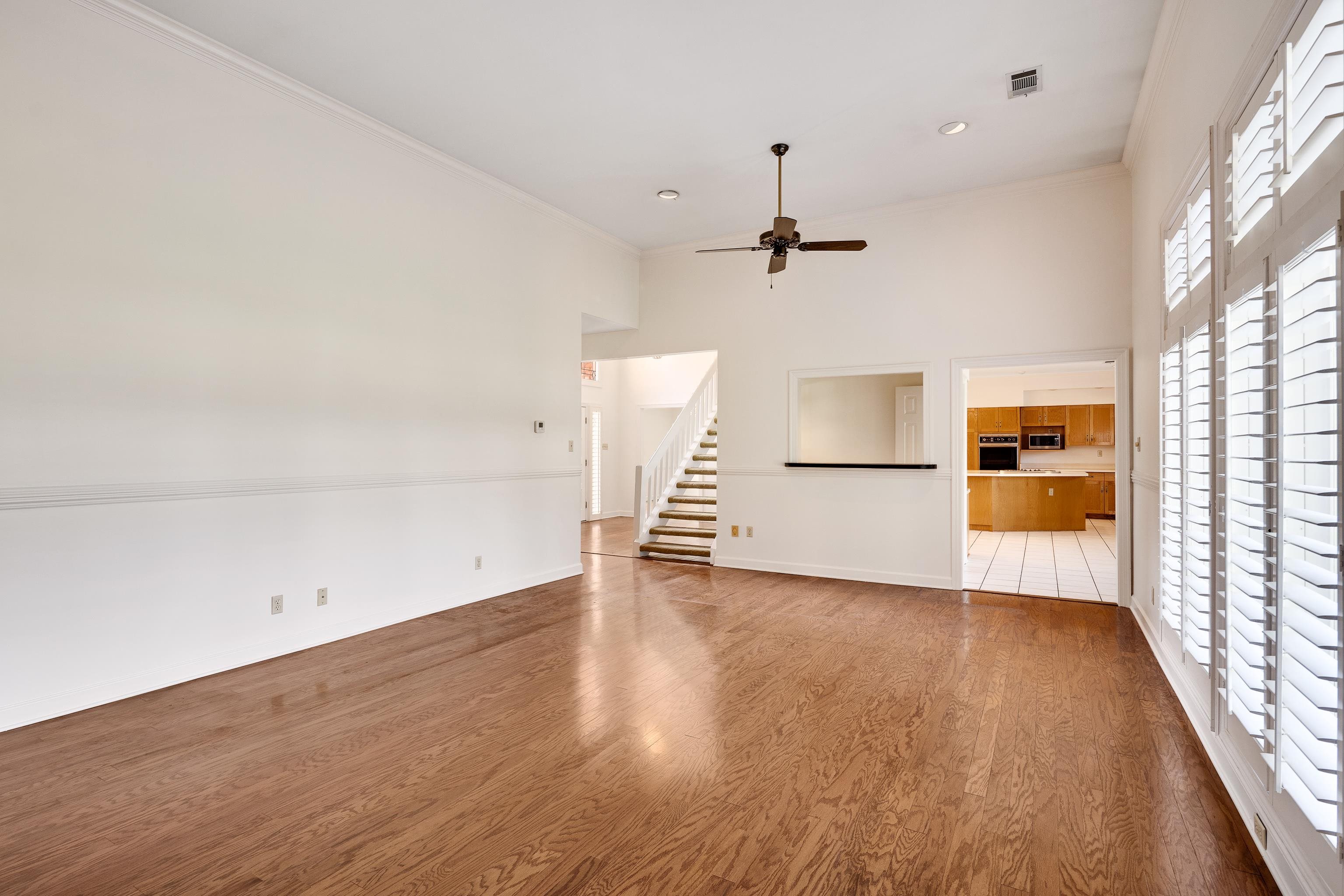 8621 RAVENCLIFF CV