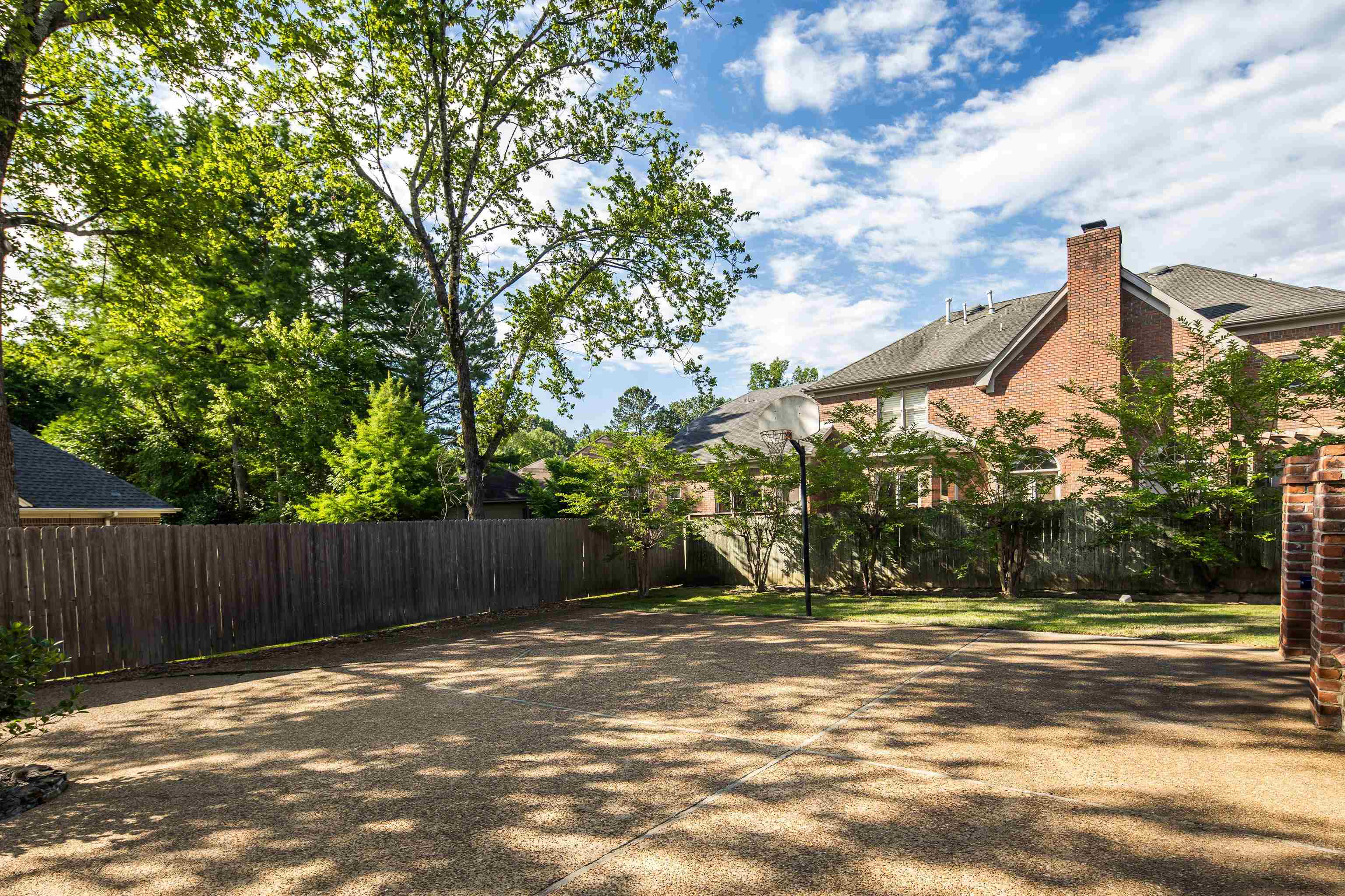 8621 RAVENCLIFF CV