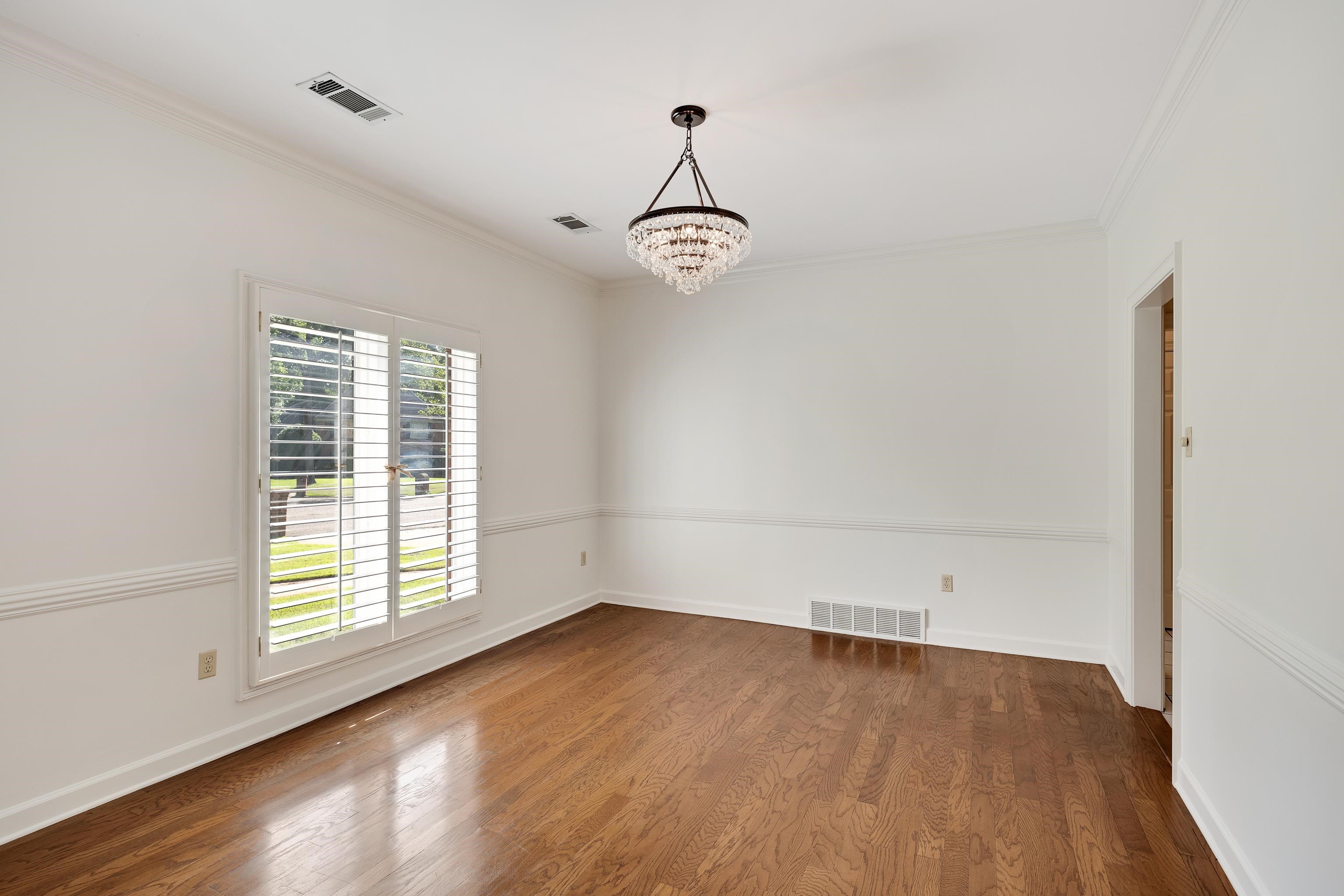 8621 RAVENCLIFF CV