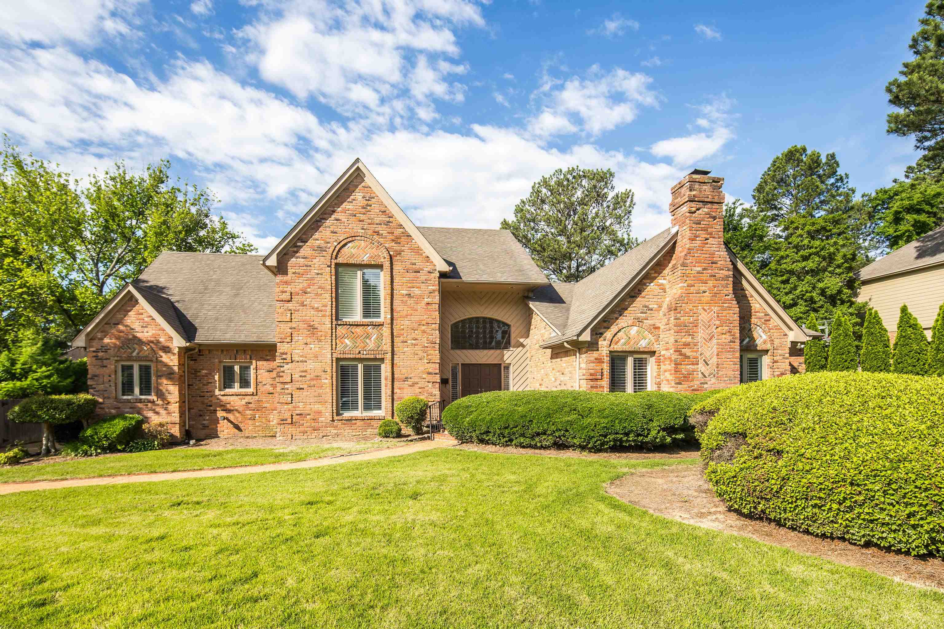 8621 RAVENCLIFF CV