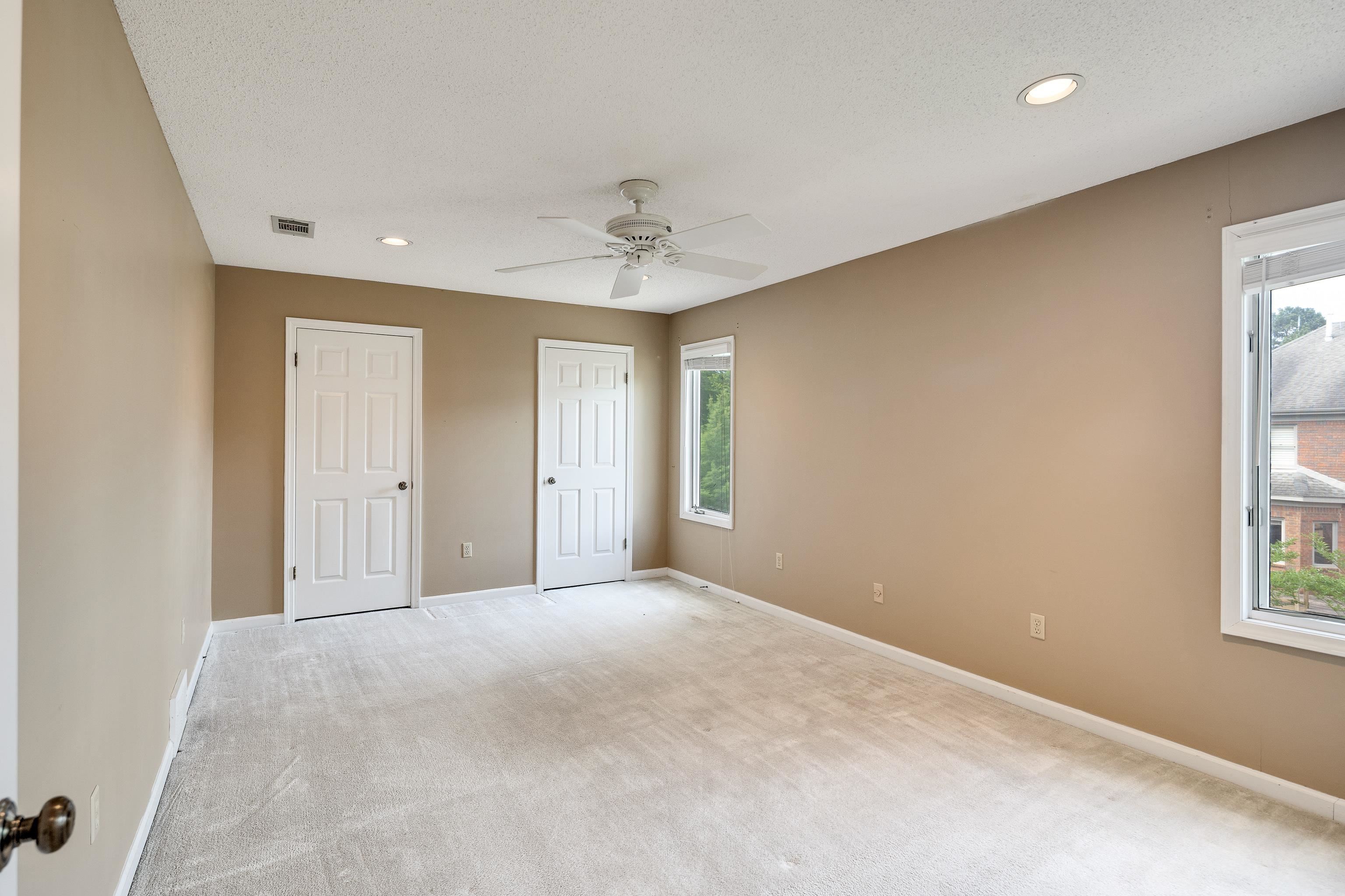 8621 RAVENCLIFF CV