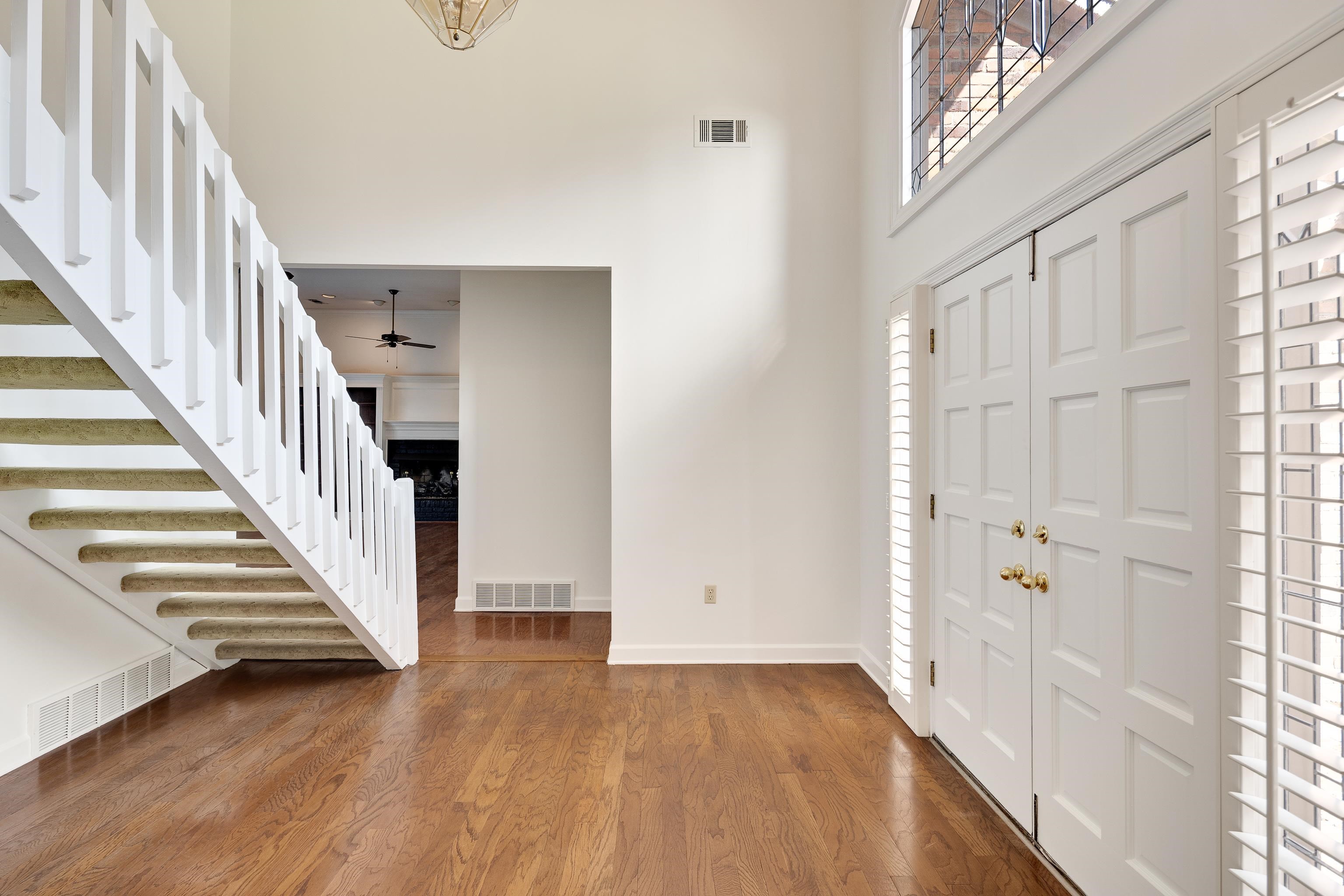 8621 RAVENCLIFF CV