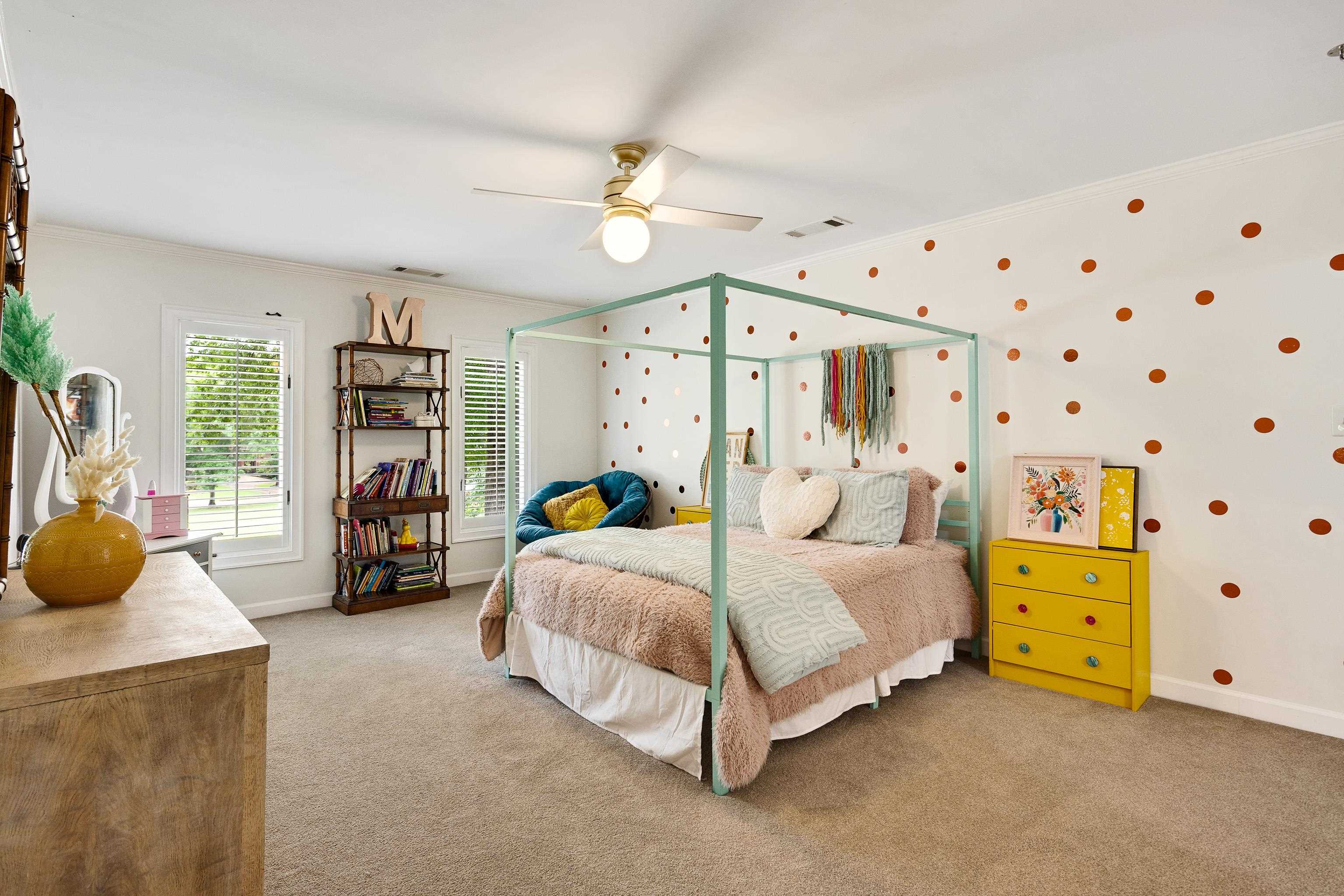 2914 TANOAK CV