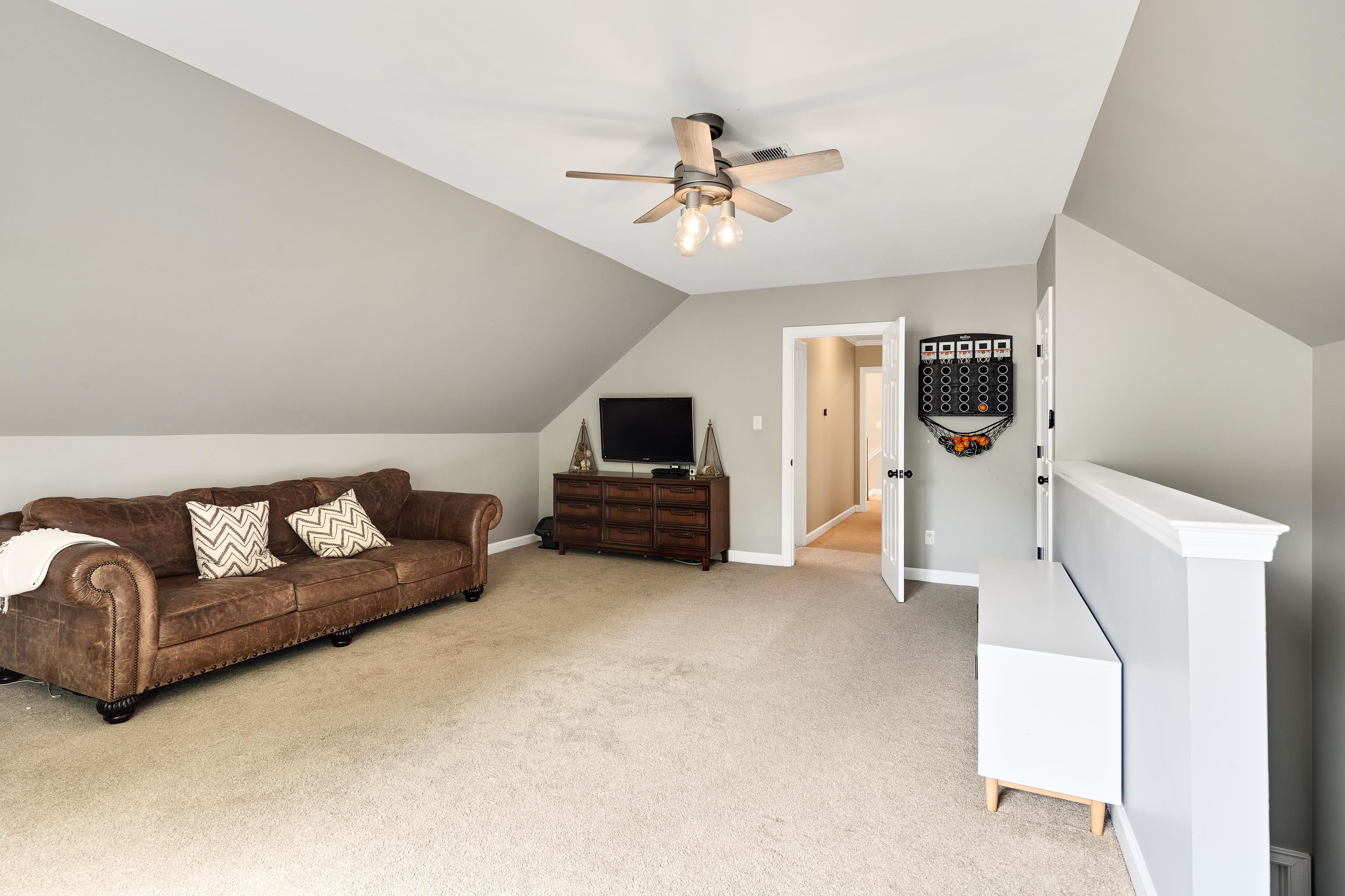 2914 TANOAK CV