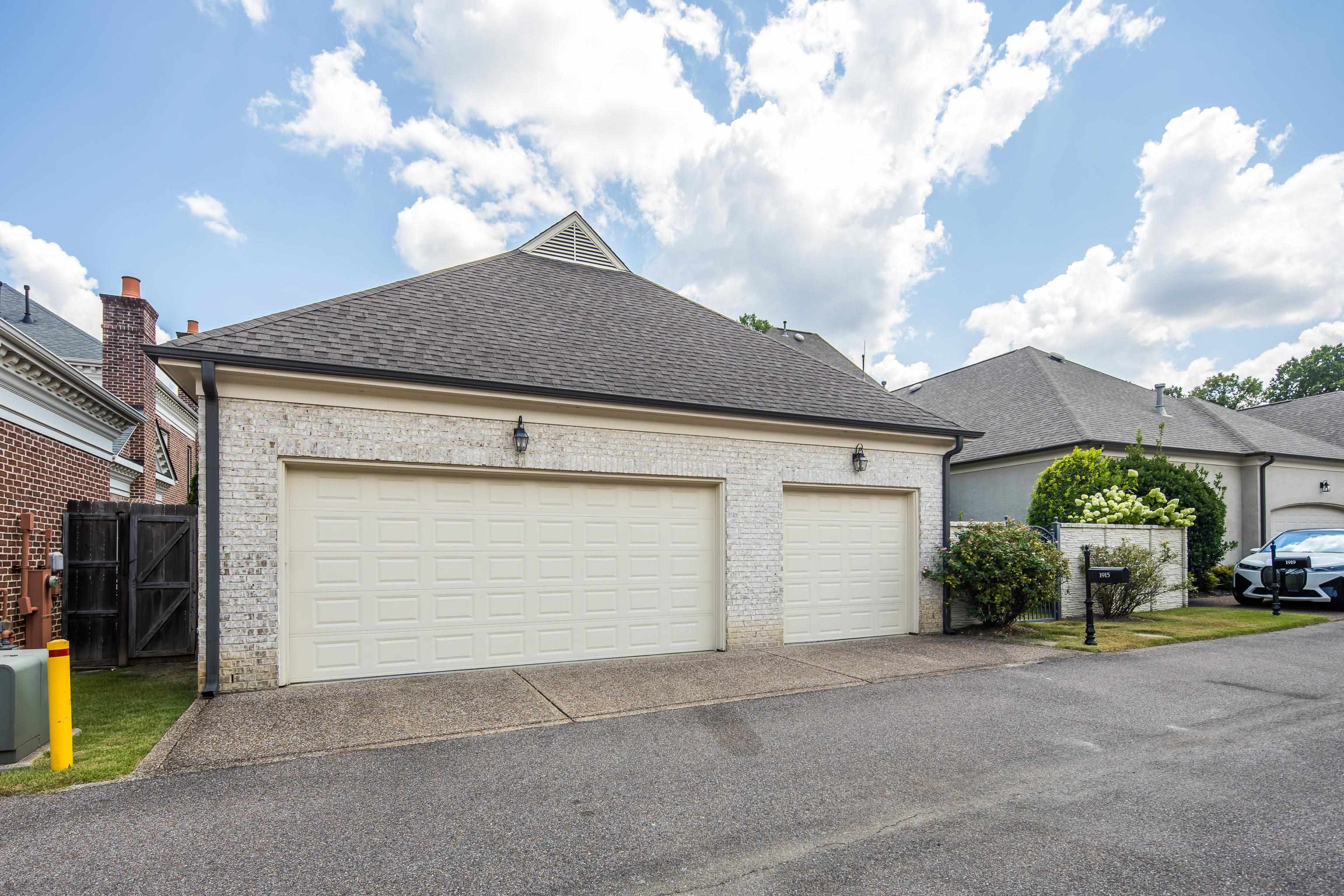 1915 WELLTON DR