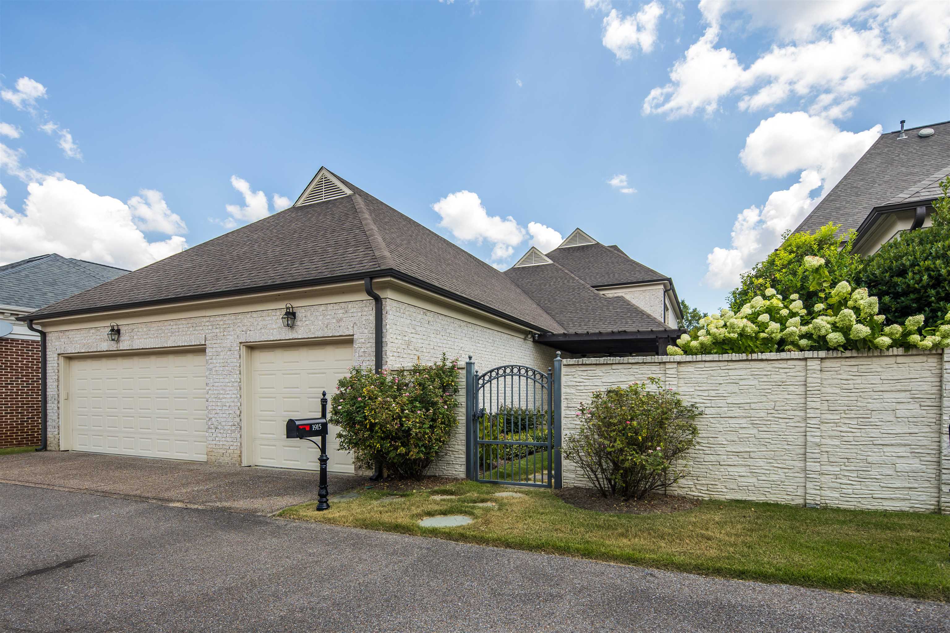 1915 WELLTON DR