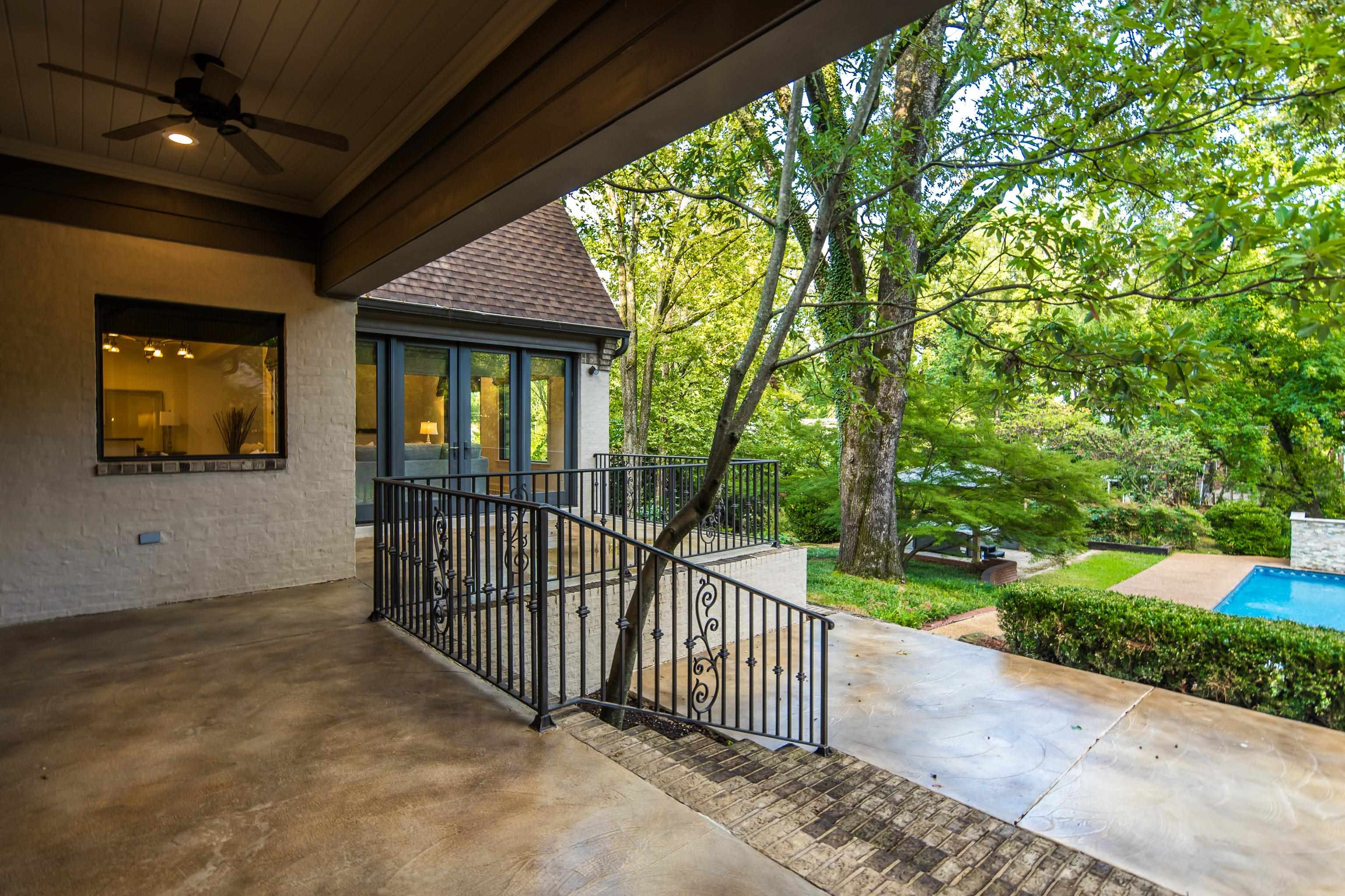 704 W CLOVER DR