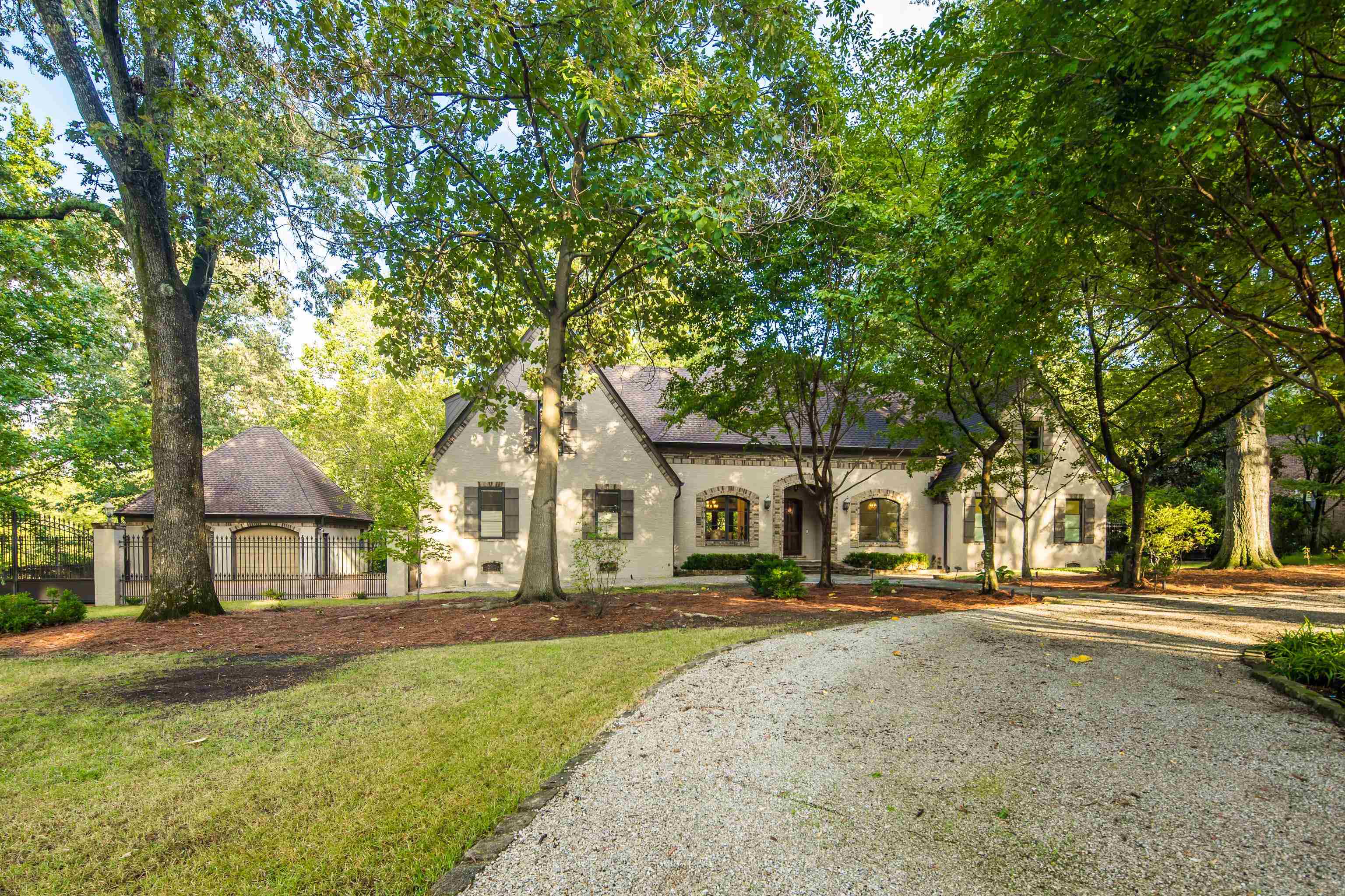 704 W CLOVER DR