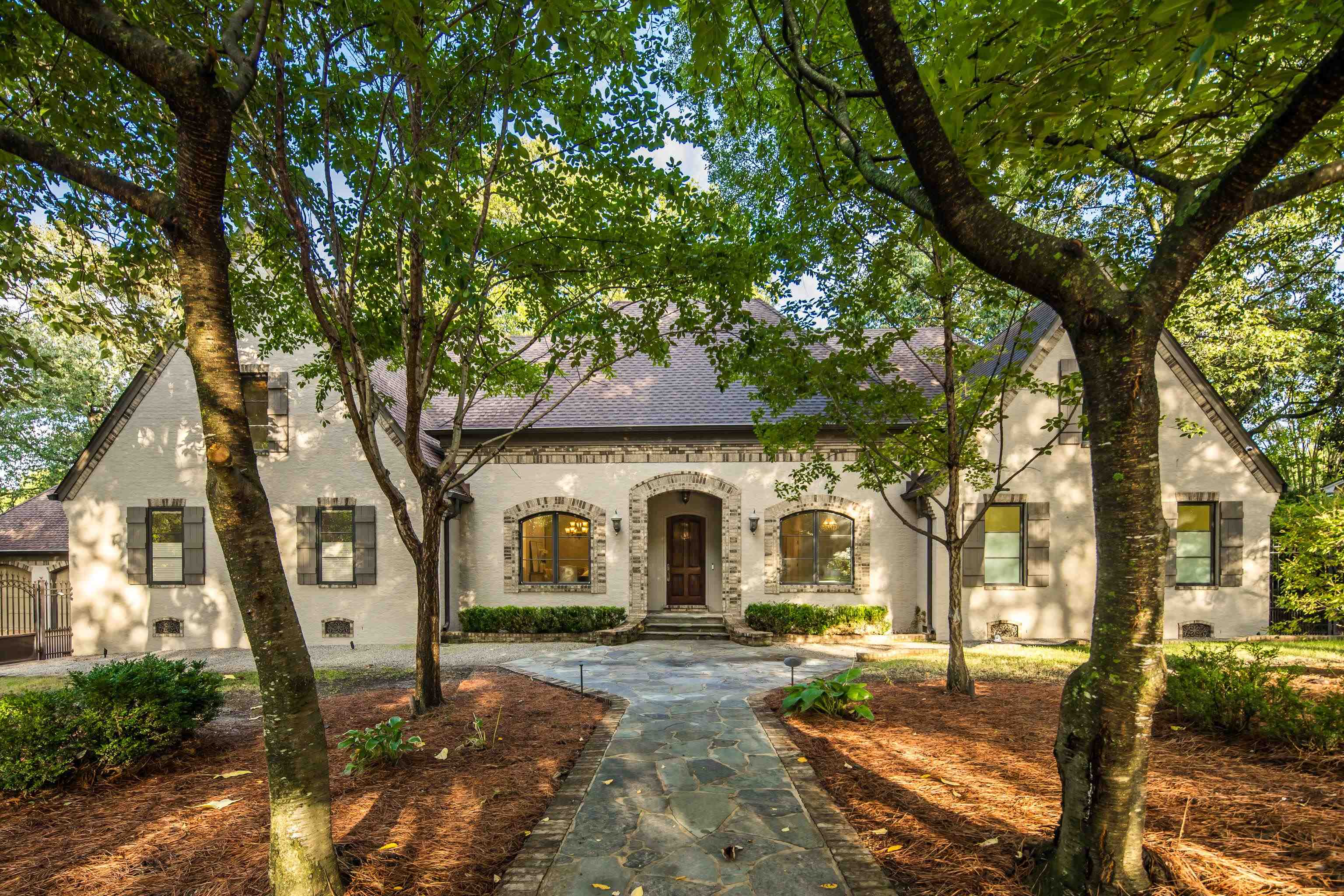 704 W CLOVER DR