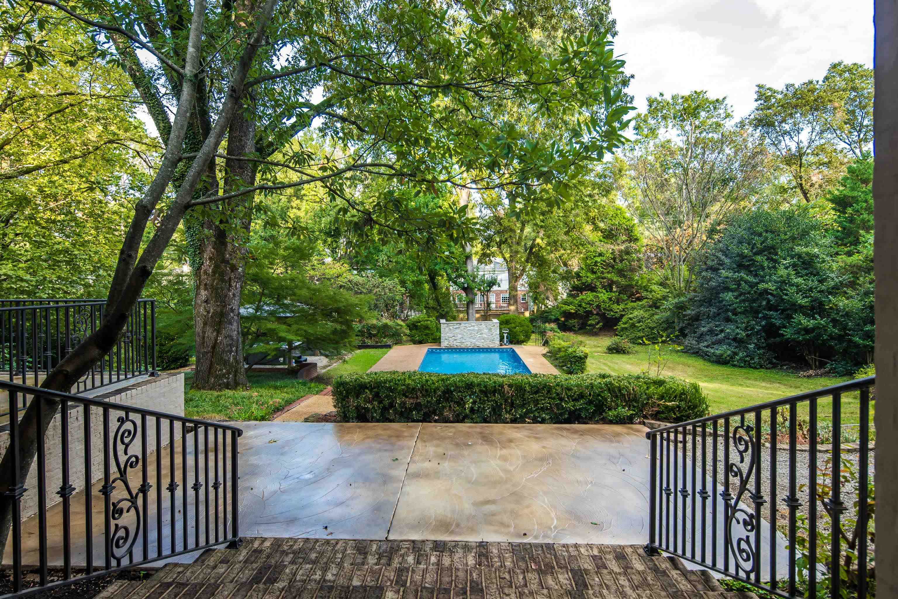 704 W CLOVER DR