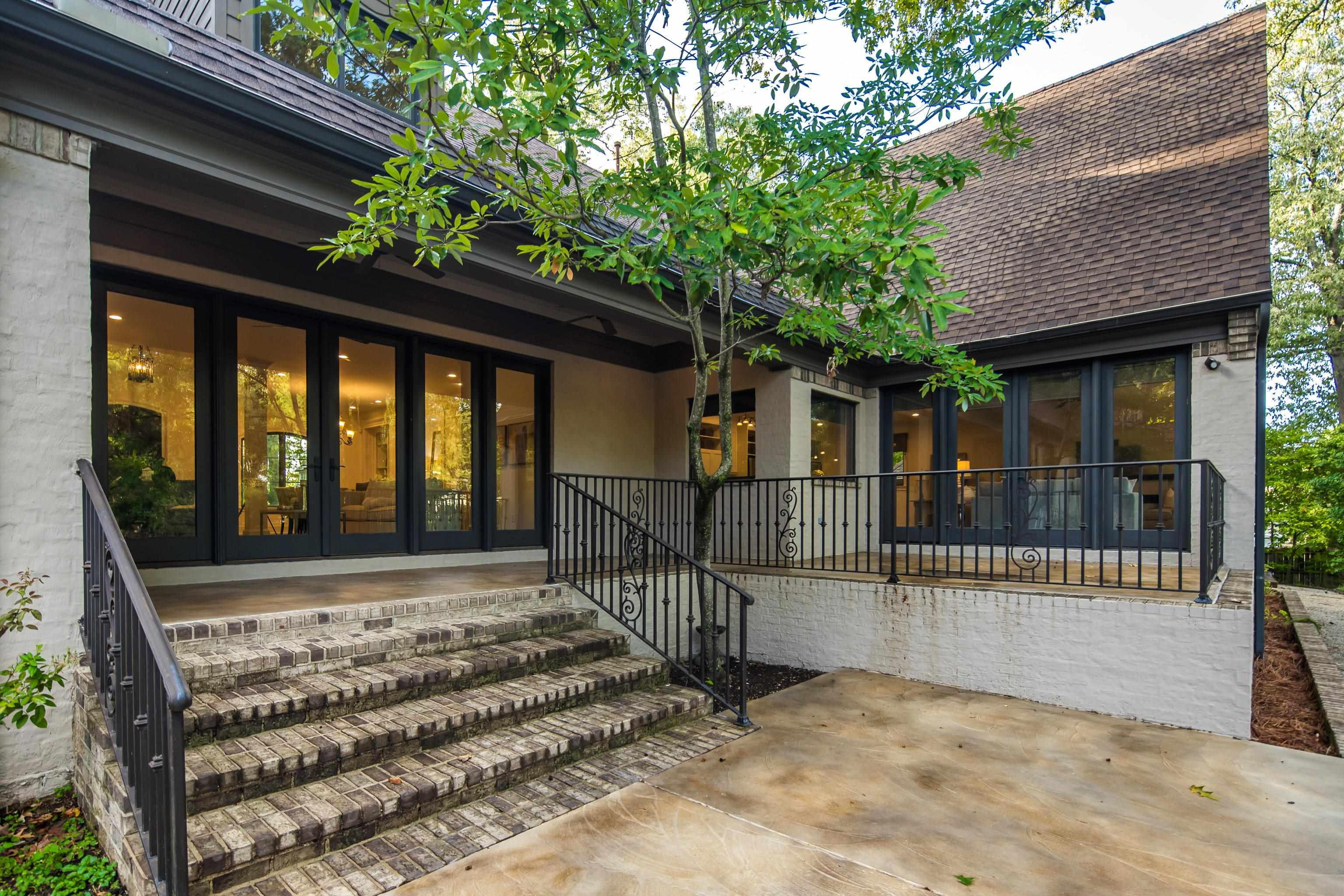 704 W CLOVER DR