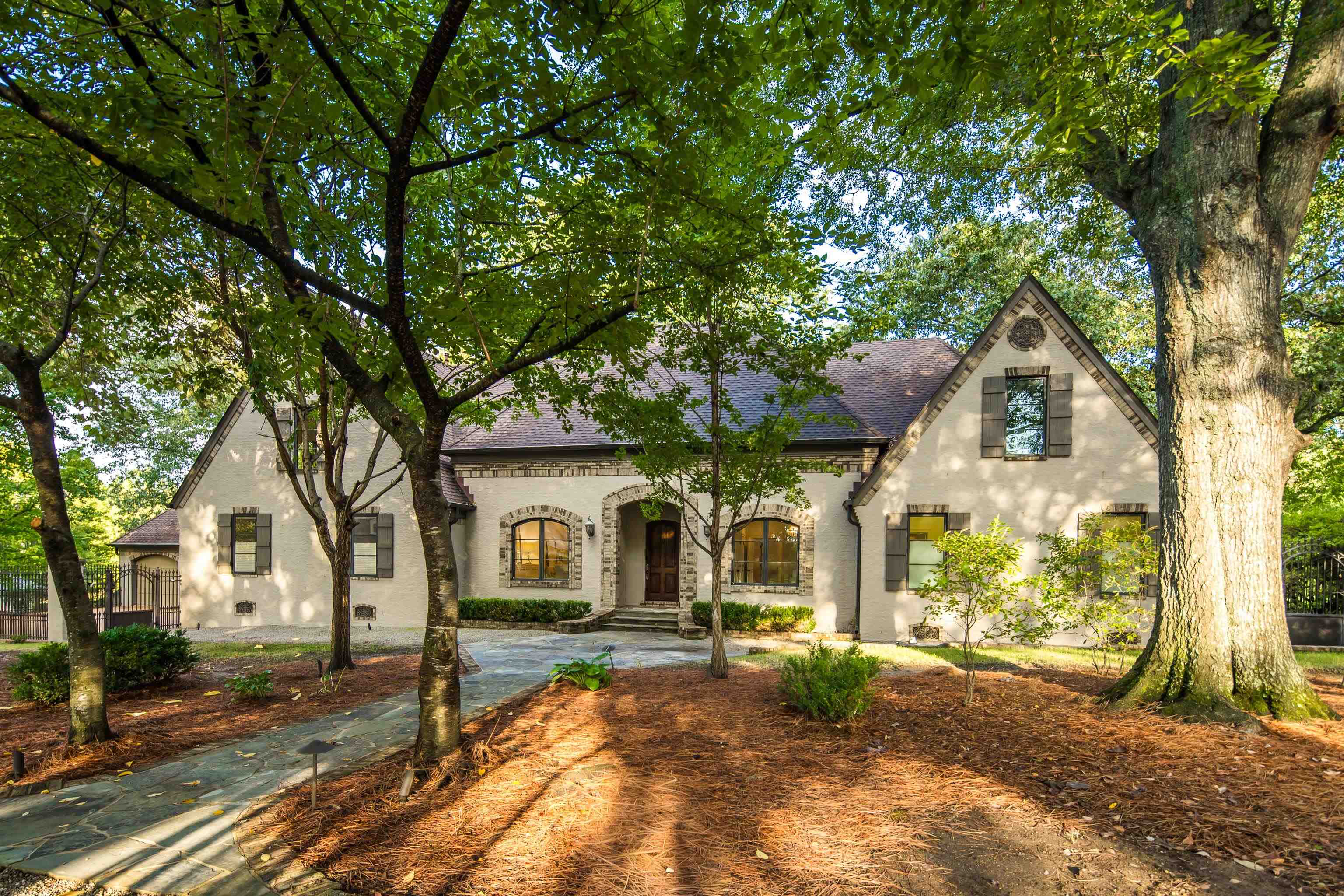 704 W CLOVER DR