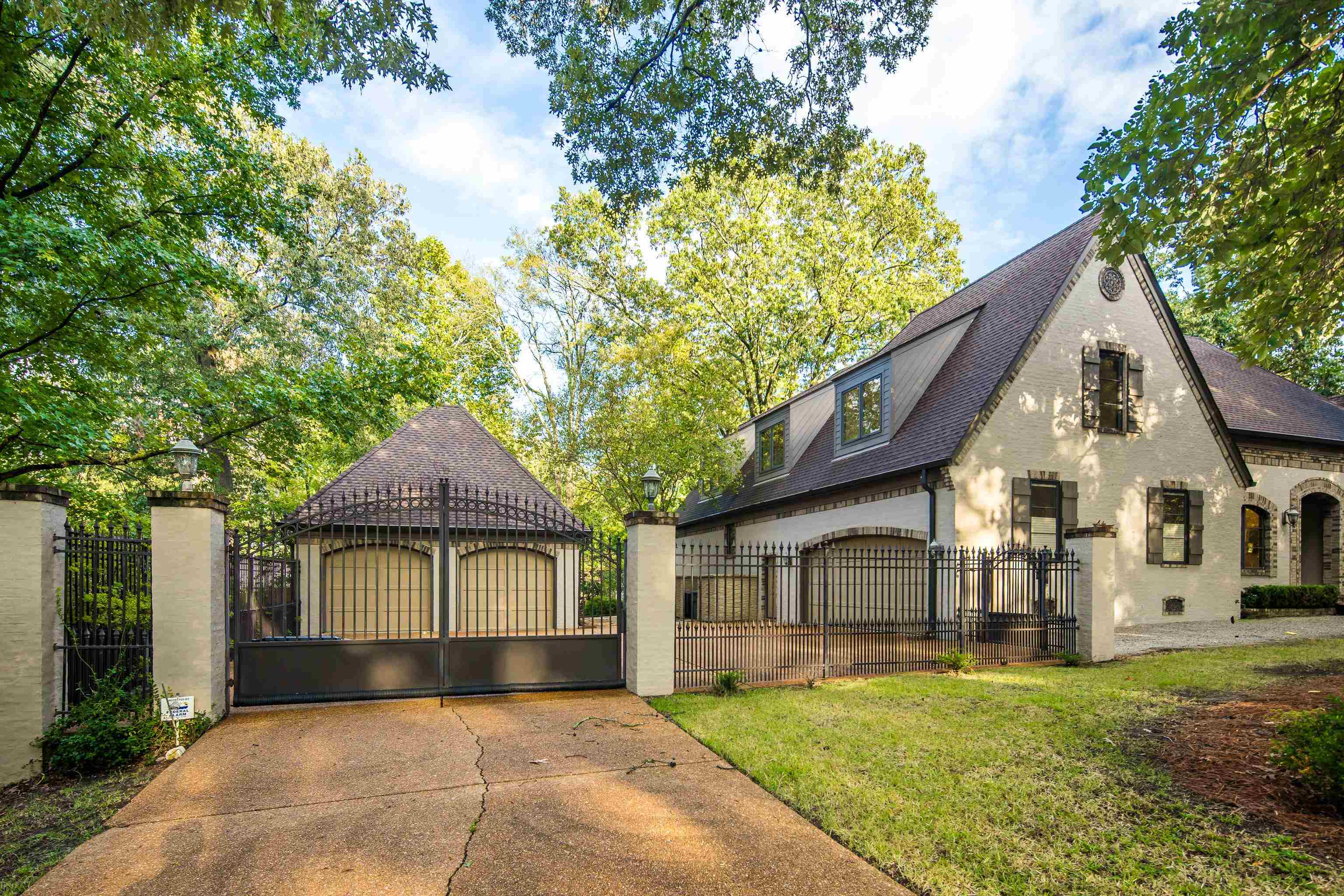 704 W CLOVER DR