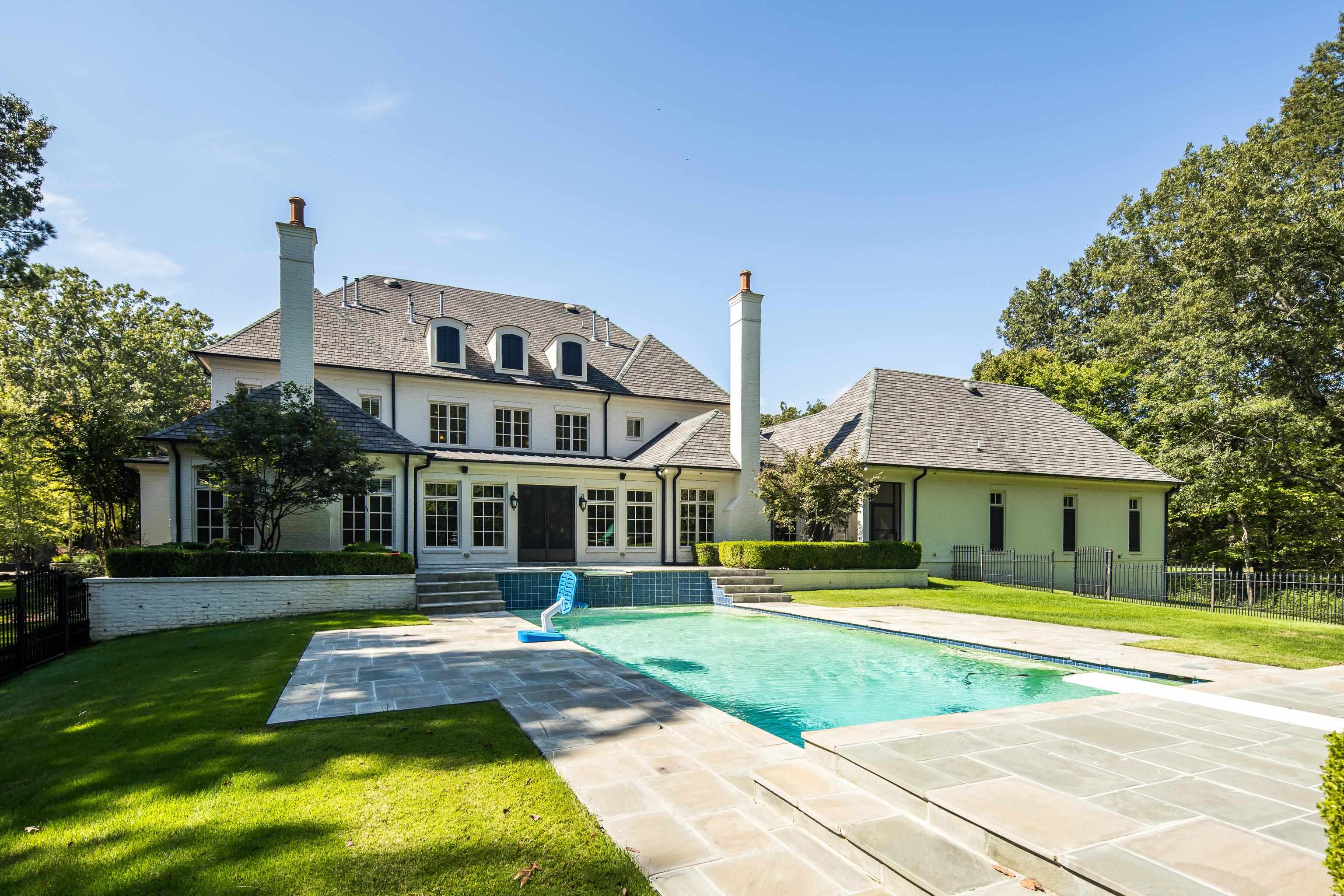 64 MONTEREY OAKS CV